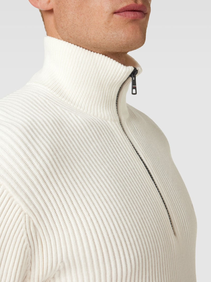 Strickpullover mit Kontrastbesatz in offwhite
