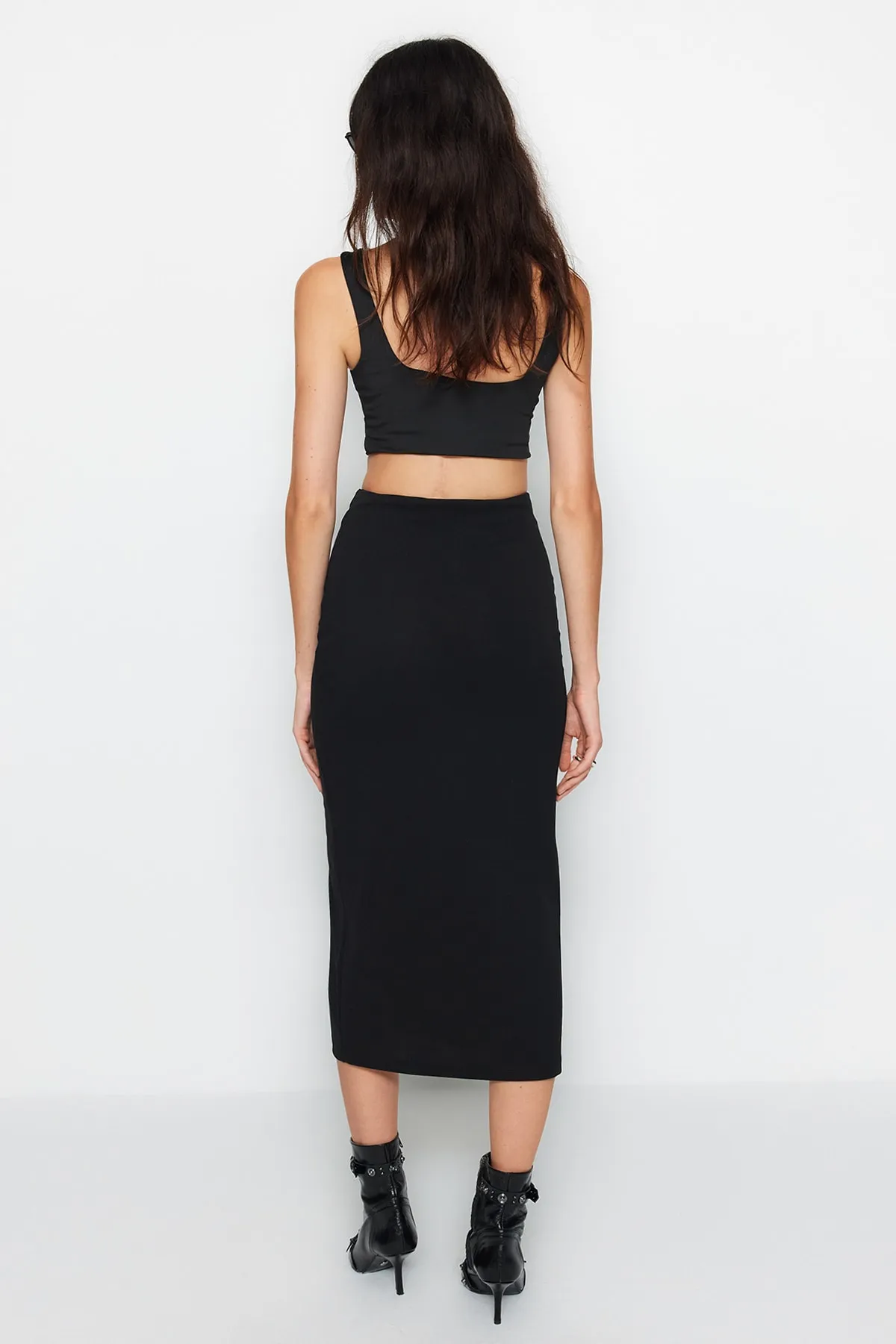 Trendyol Collection  Schwarzer Crêpe-Maxirock mit hoher Taille und Stretch-Strick, Schnalle, Schlitzdetail TWOAW24ET00054