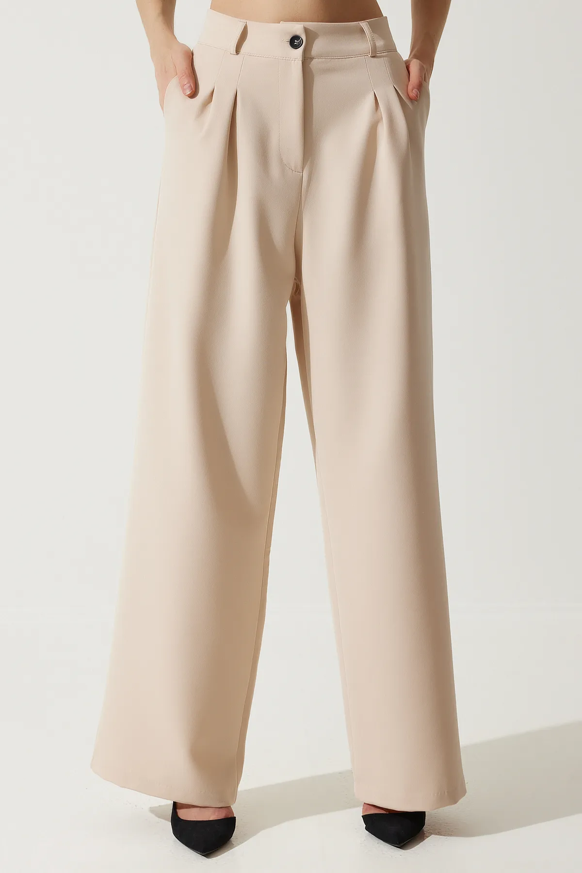 Happiness İstanbul  Cremefarbene, maskuline Webhose mit weitem Bein für Damen HG00001