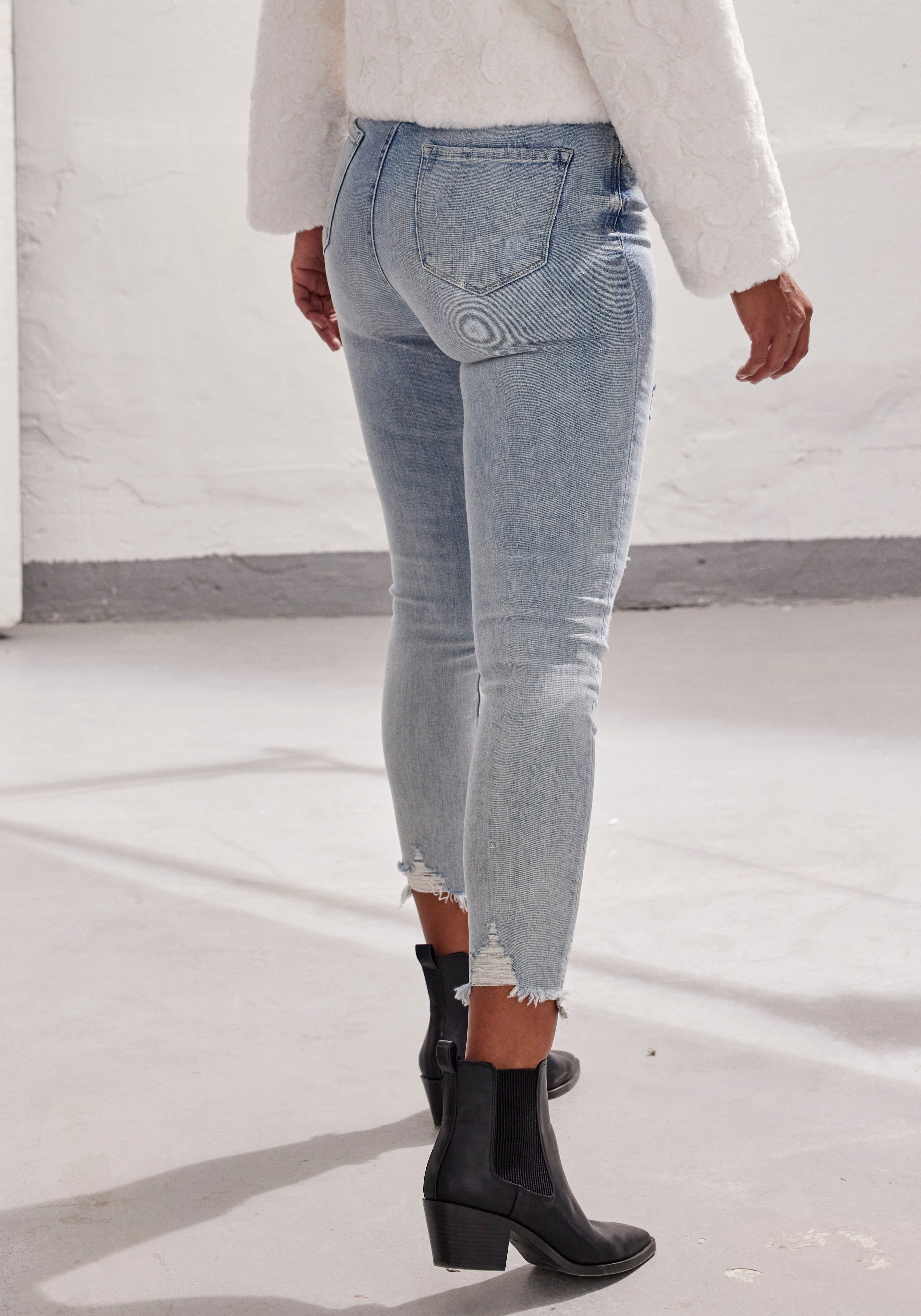 Buffalo Destroyed-Jeans mit ausgefranstem Beinabschluss