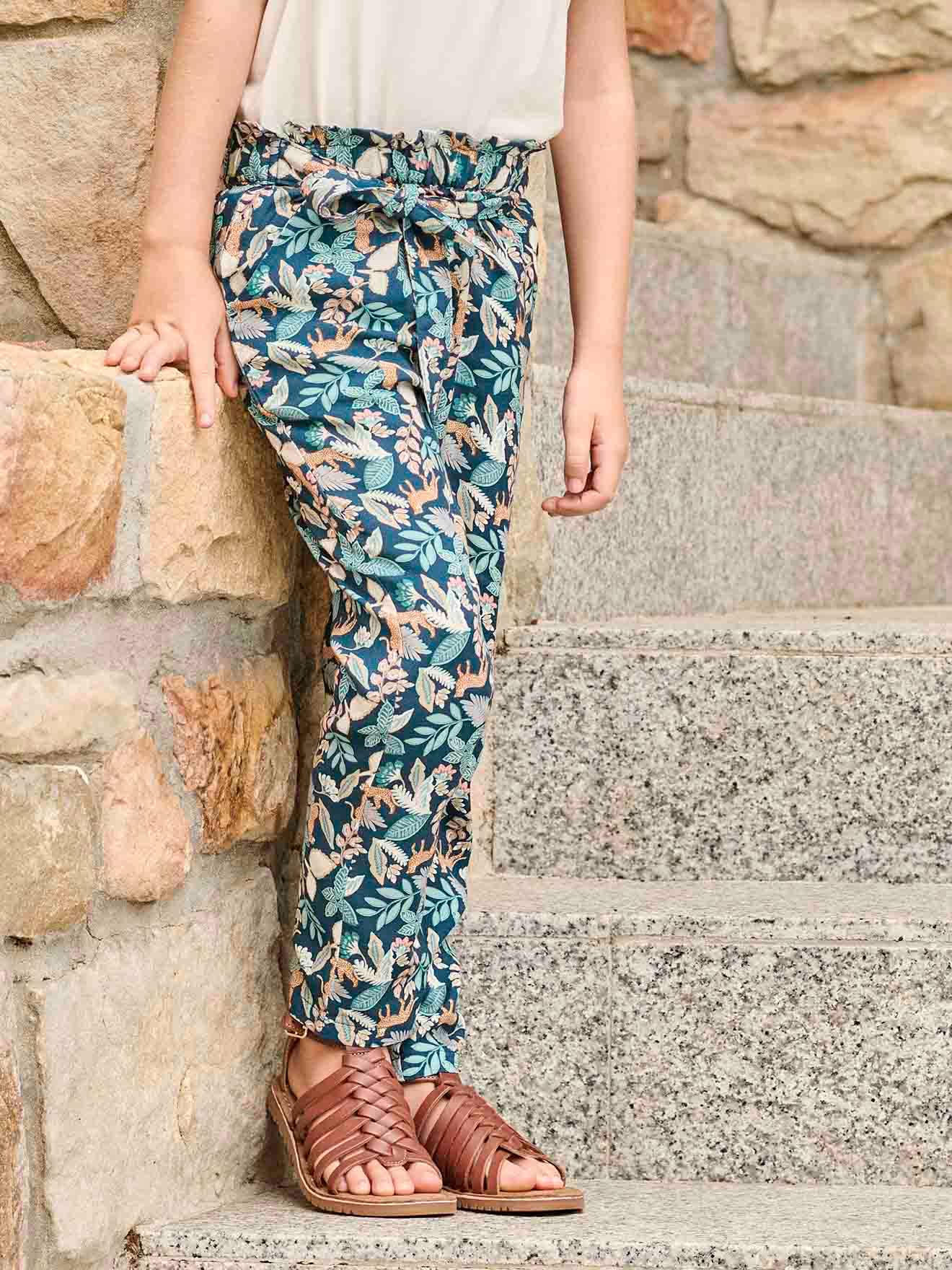 Vertbaudet Mädchen 3/4-Hose aus fließendem Stoff, Blumenprint Oeko-Tex - grün bedruckt