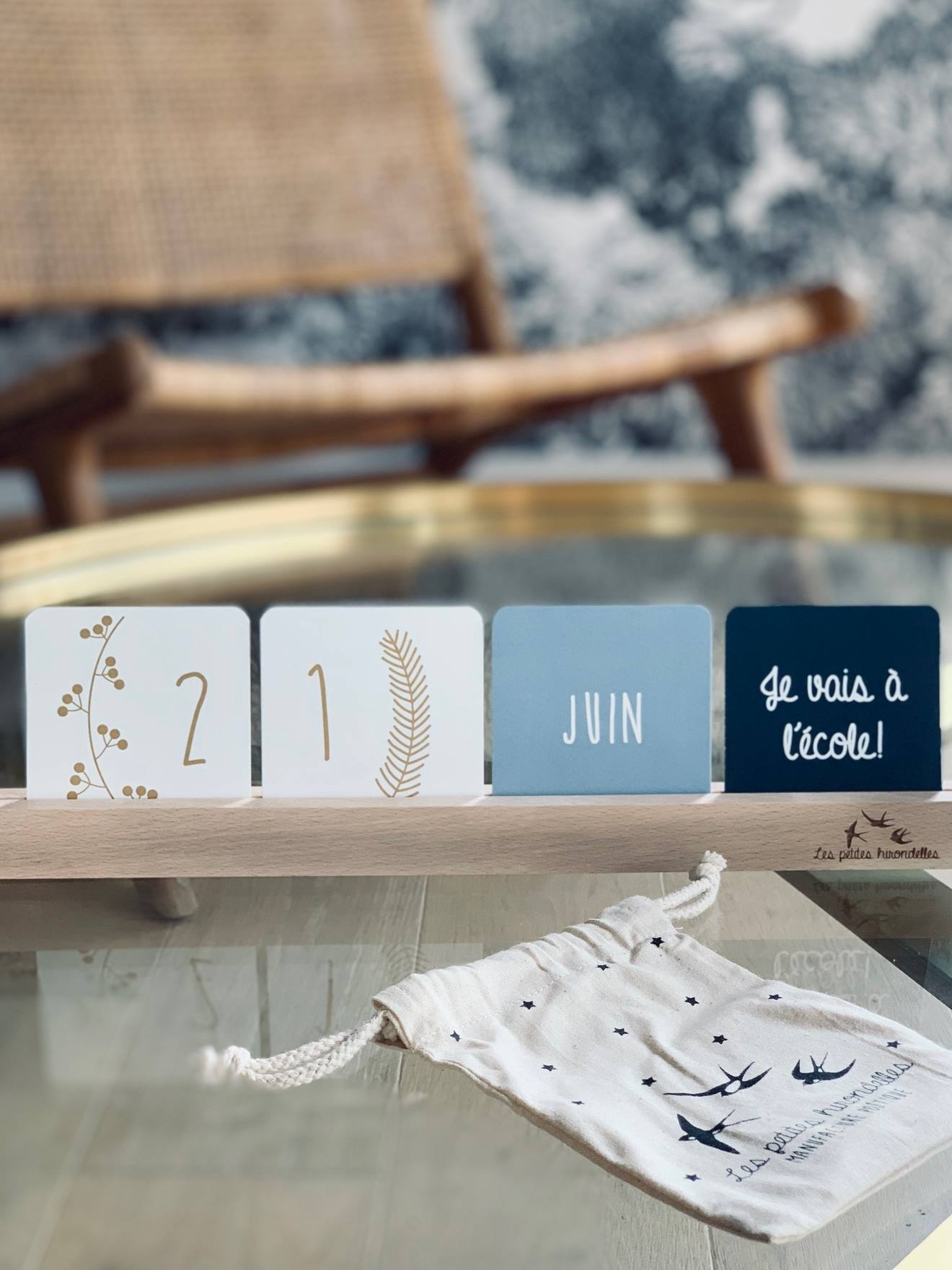 Calendrier perpétuel en bois LES PETITES HIRONDELLES bleu
