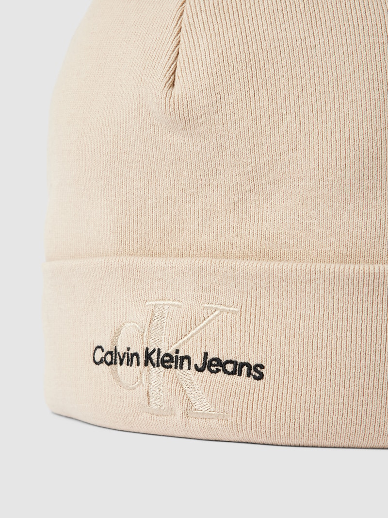 Beanie mit Label-Stitching Modell 'EMBRO' in offwhite