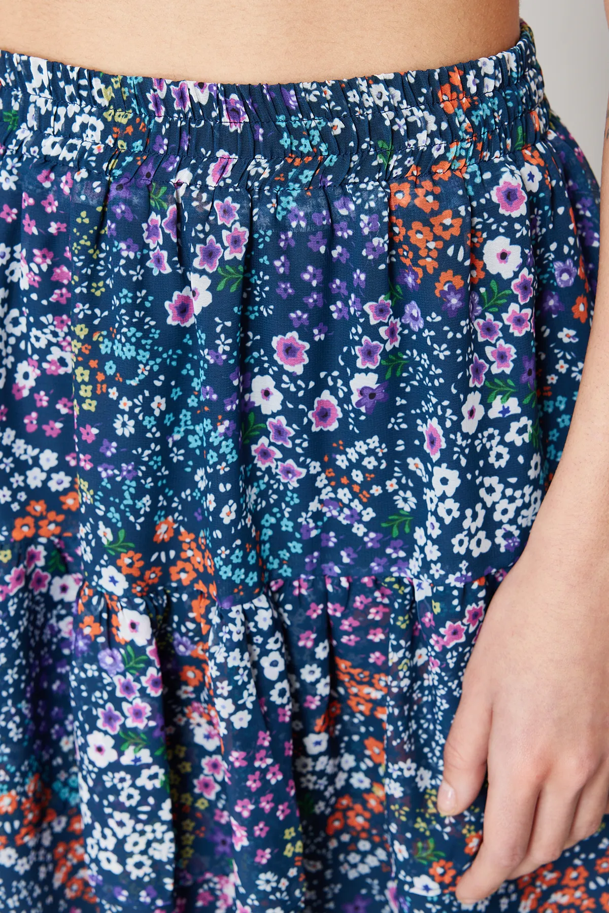 Trendyol Collection  Marineblauer gefütterter Volant-Chiffon-Minirock mit Blumenmuster TWOAW21ET0410