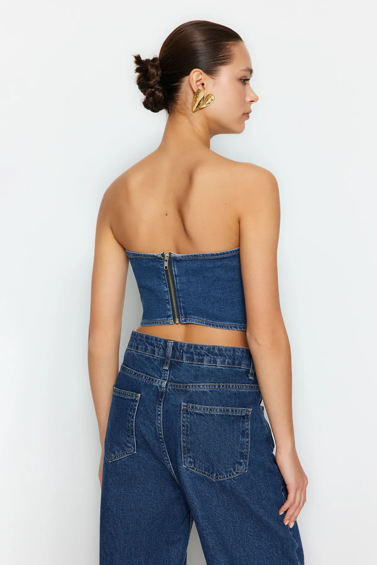 Trendyol Collection  Blaues asymmetrisches trägerloses Denim-Bustier TWOSS24BS00002