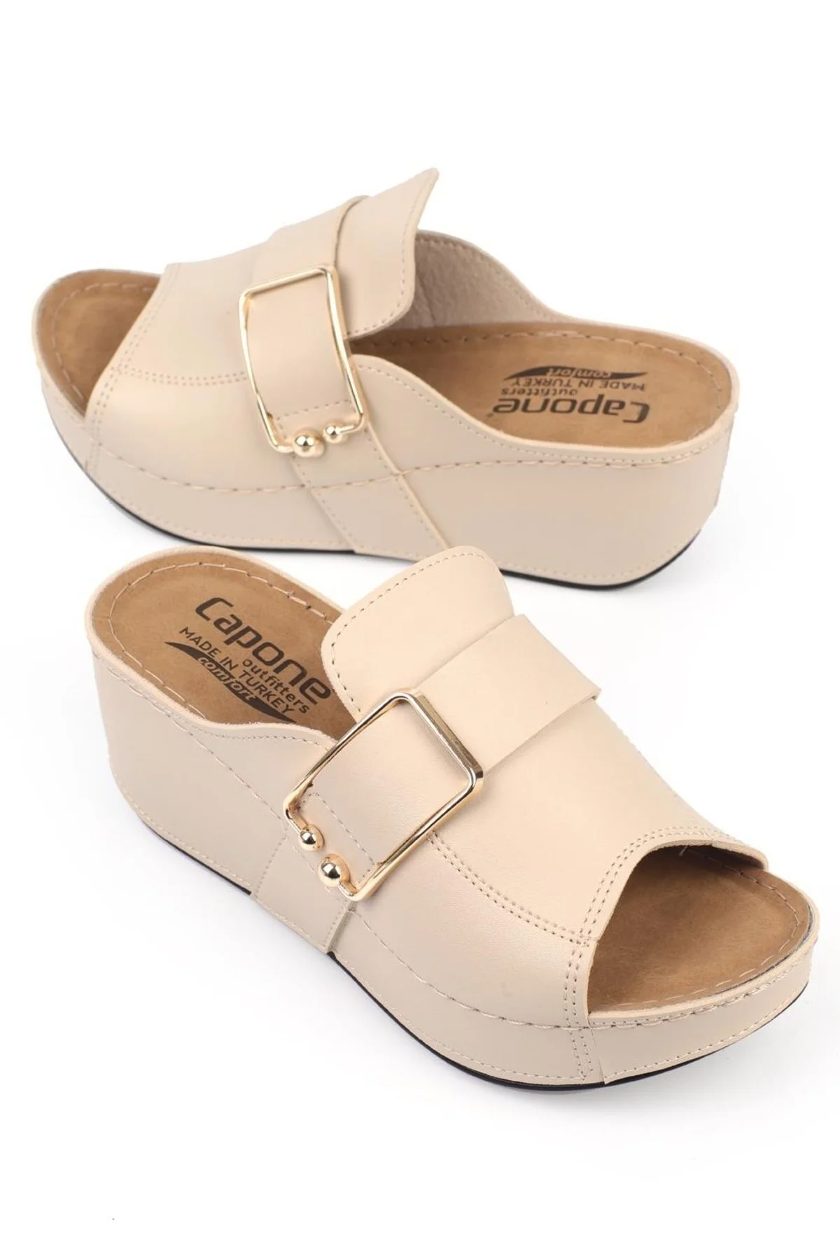 Capone Outfitters  Anatomisch weiche, bequeme Mutterhausschuhe mit Keilabsatz
