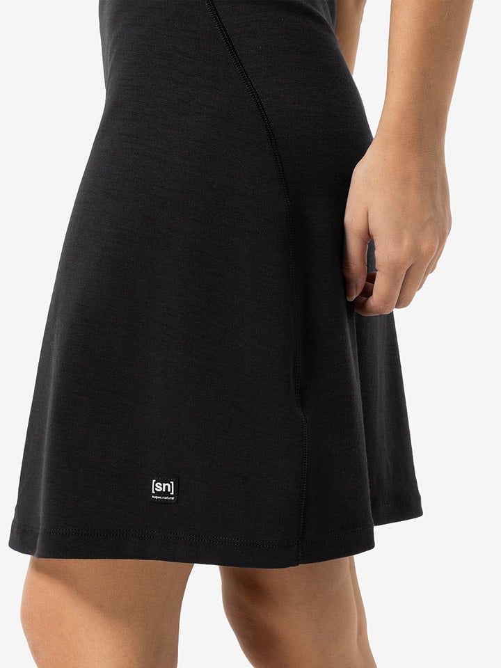 super.natural Trainingskleid in Schwarz günstig kaufen