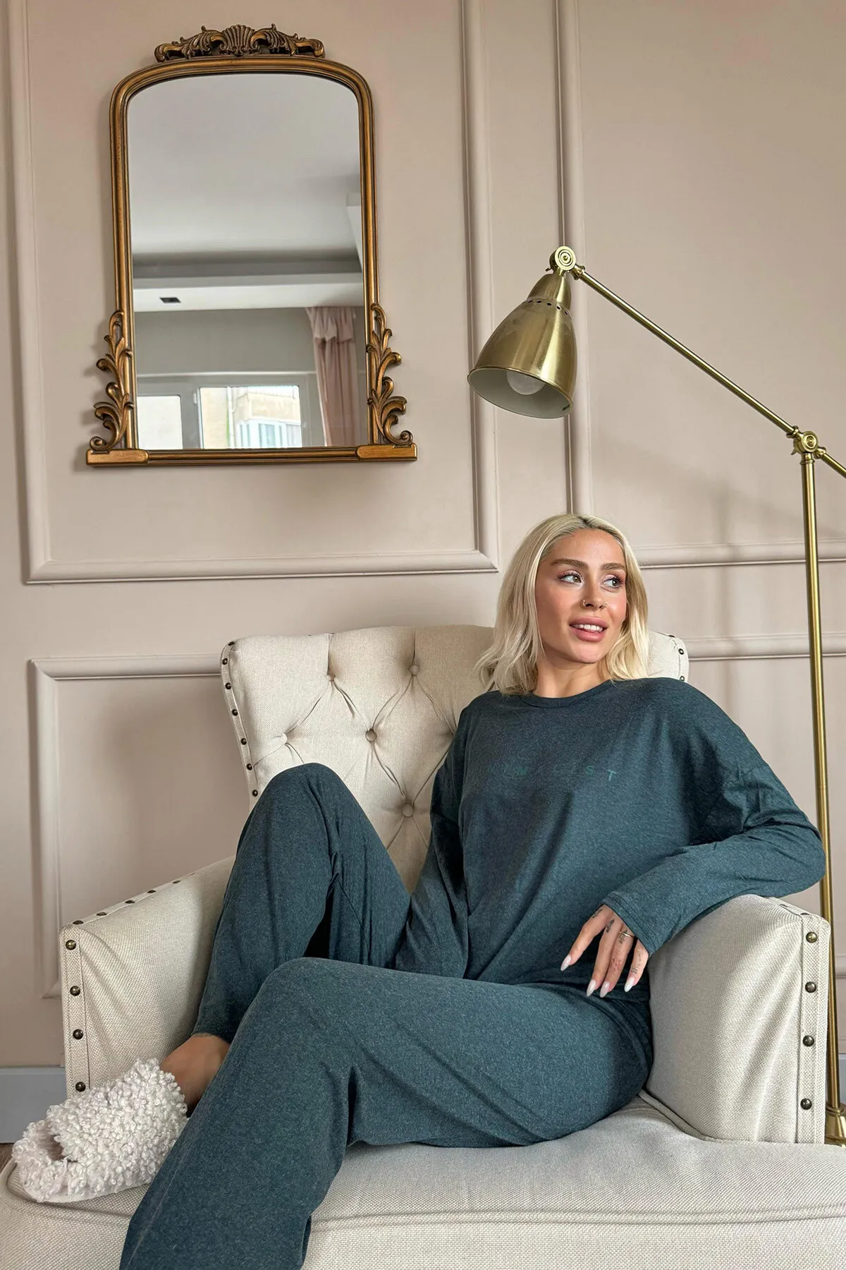 Pijamaevi  Grünes, minimalistisch bedrucktes, langärmliges Damen-Pyjama-Set aus Bambus
