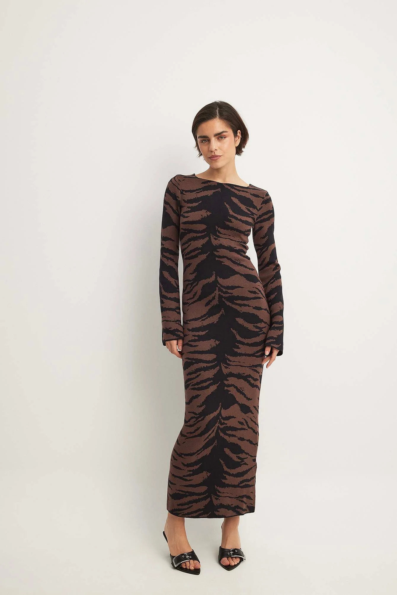 Maxi-Strickkleid mit weiten Ärmeln