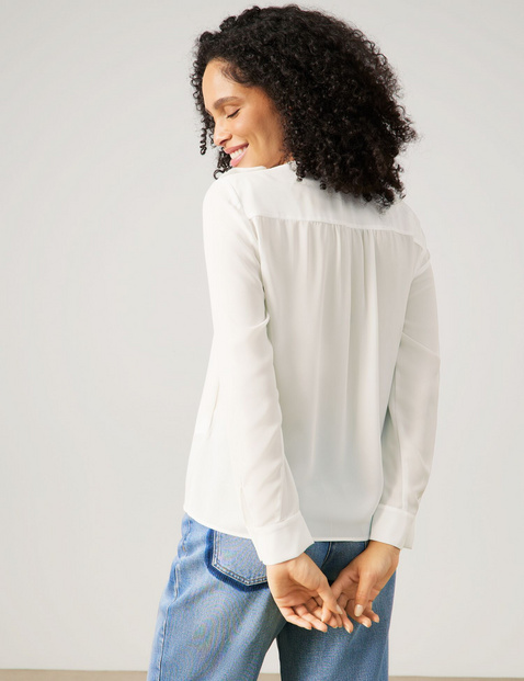 Zarte Bluse mit dekorativer Front