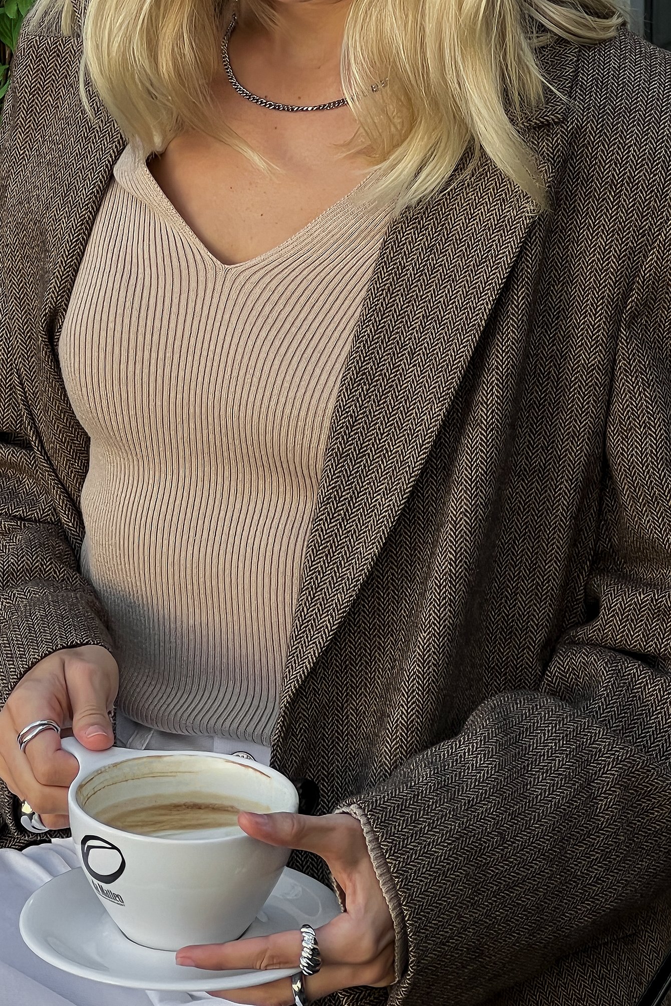 Leichter Ripp-Strickpullover mit V-Detail