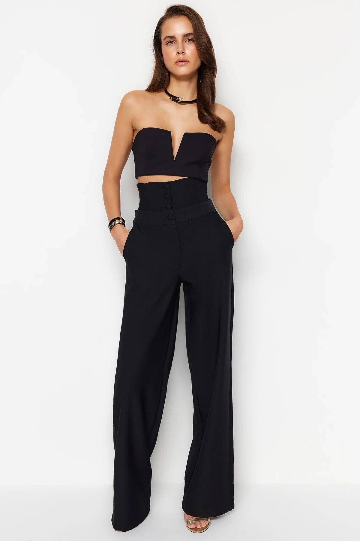 Trendyol Collection  Schwarze Hose mit gewebtem Korsett-Detail TPRSS23PL00033