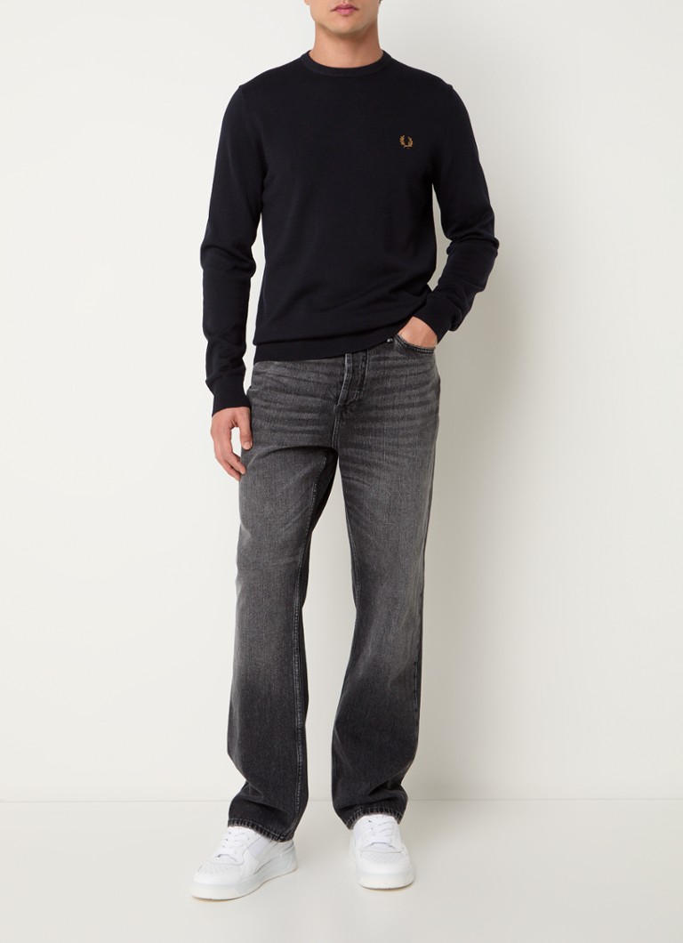 Sweter Fred Perry z cienkiej dzianiny z domieszką wełny i haftowanym logo.