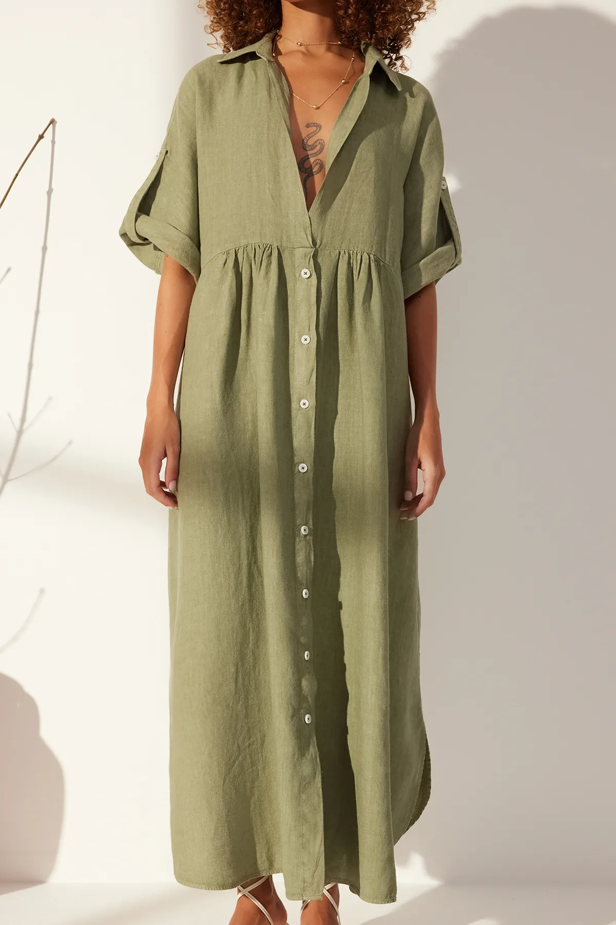 Trendyol Collection  Grünes Maxikleid in Übergröße aus 100 % Leinen TWOSS24EL00665