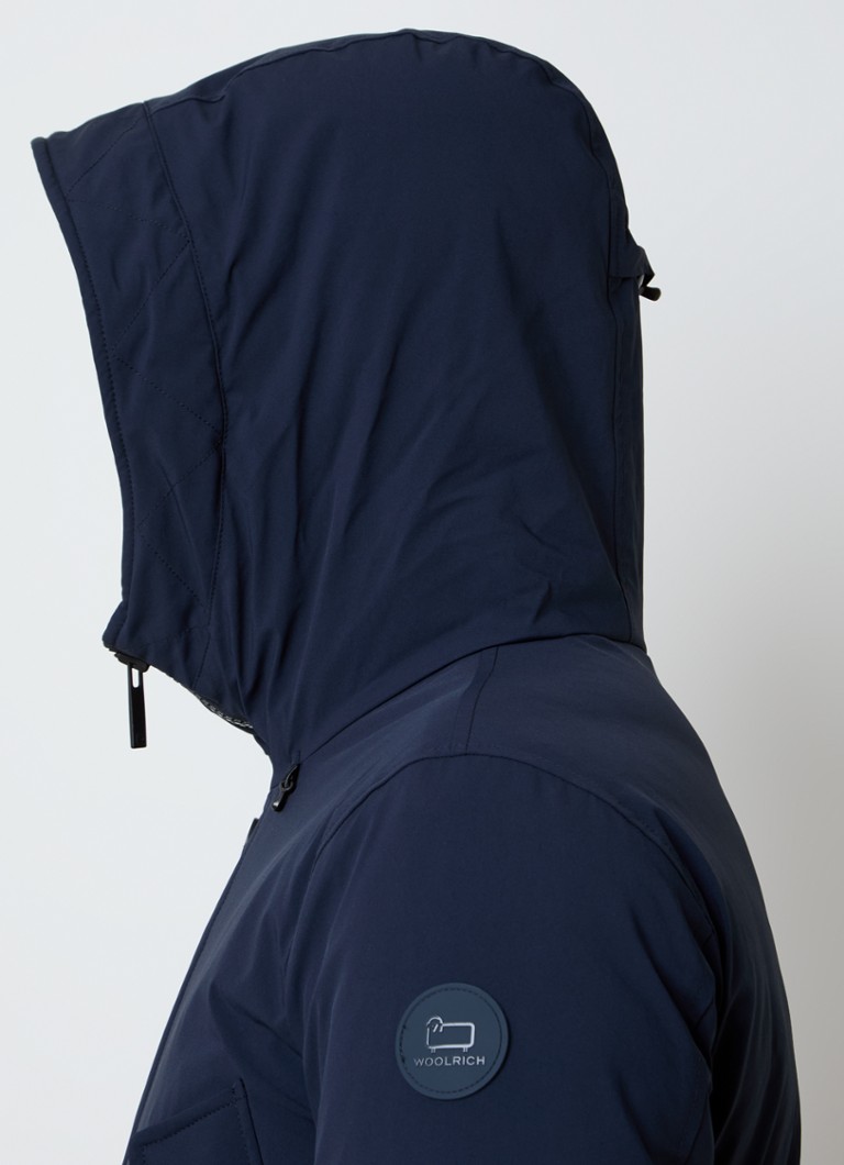 Prošívaná parka Woolrich Arctic s péřovou výplní a kapucí