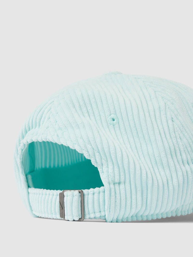 Basecap mit Label-Stitching in hellblau