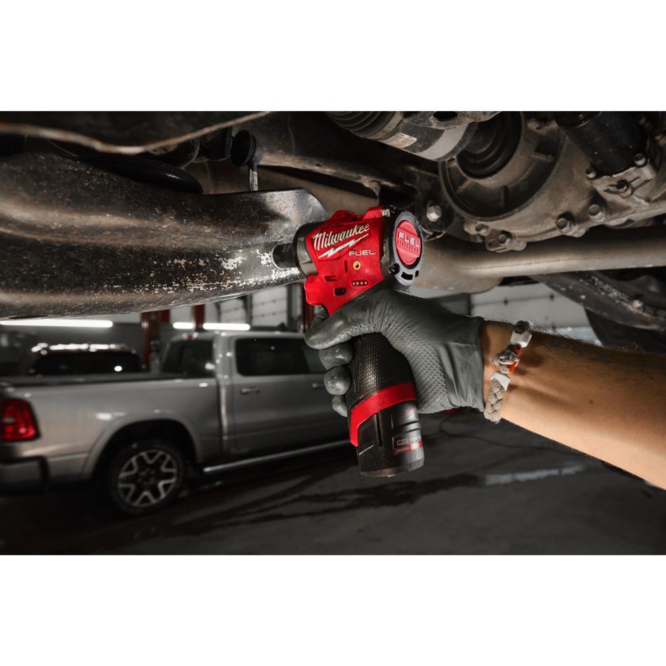 Llave de impacto inalámbrica subcompacta Milwaukee 4933498969 M12 FUEL ✓ Anillo de fricción (batería y cargador no incluidos)