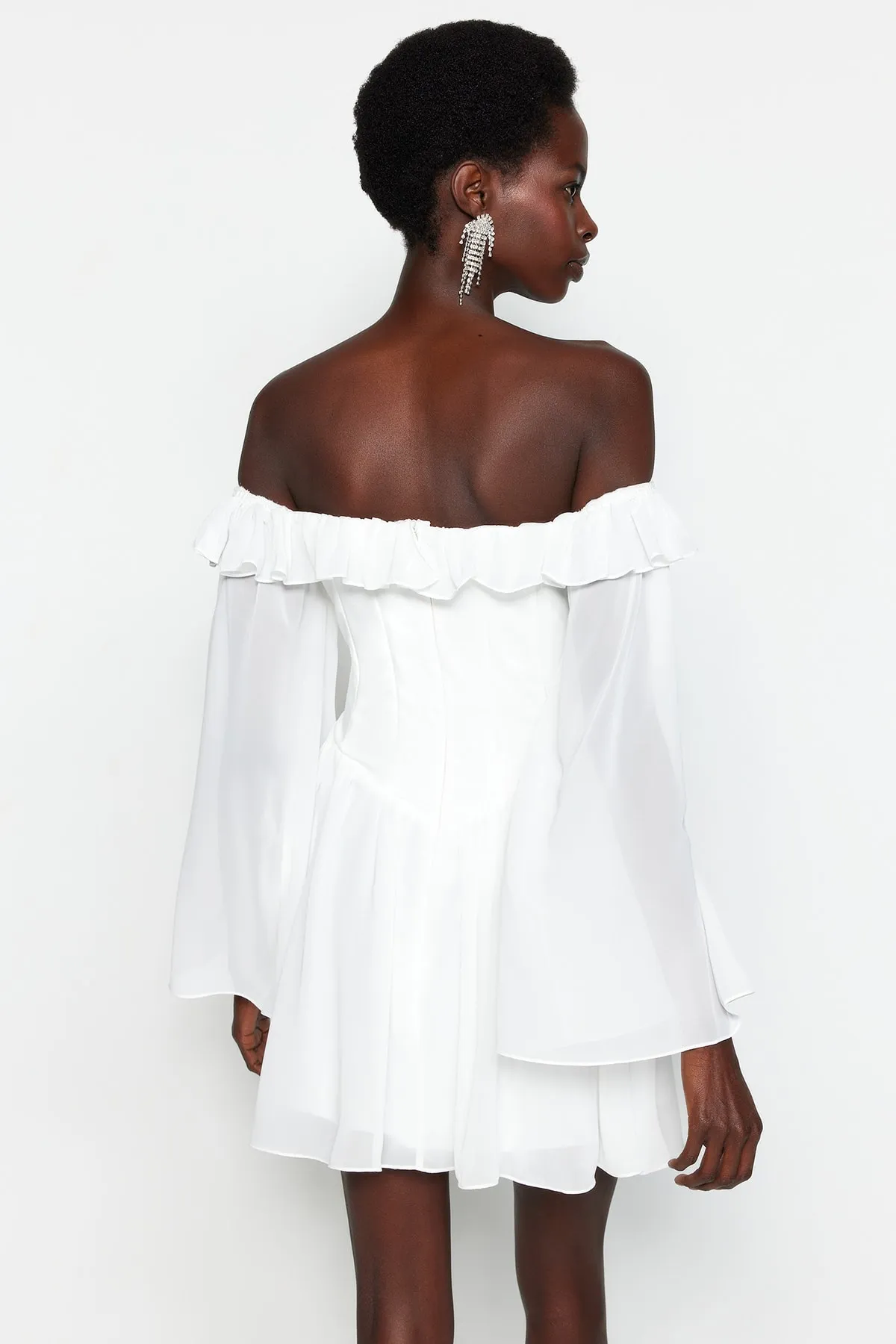 Trendyol Collection  Braut-Ecru-Taillenöffnung/Skater-Futter, Volant-Braut-Abendkleid aus Chiffon TPRSS23EL00096