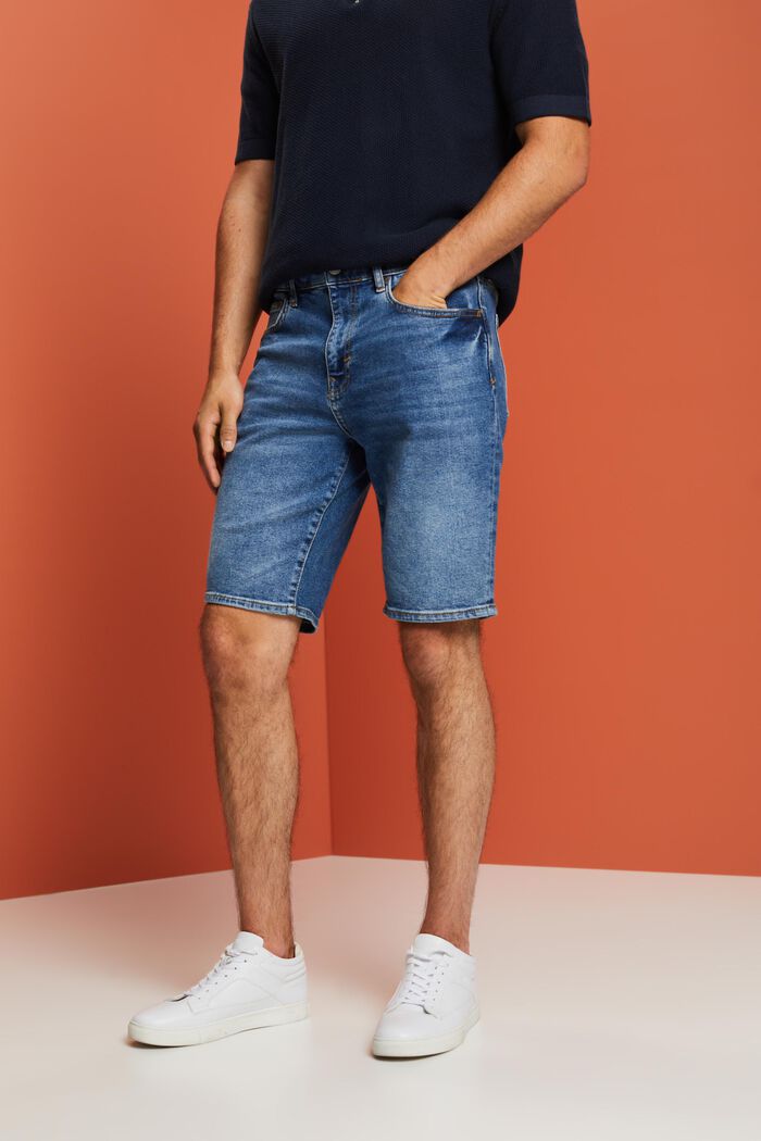 Lockere Jeansshorts in schmaler Passform