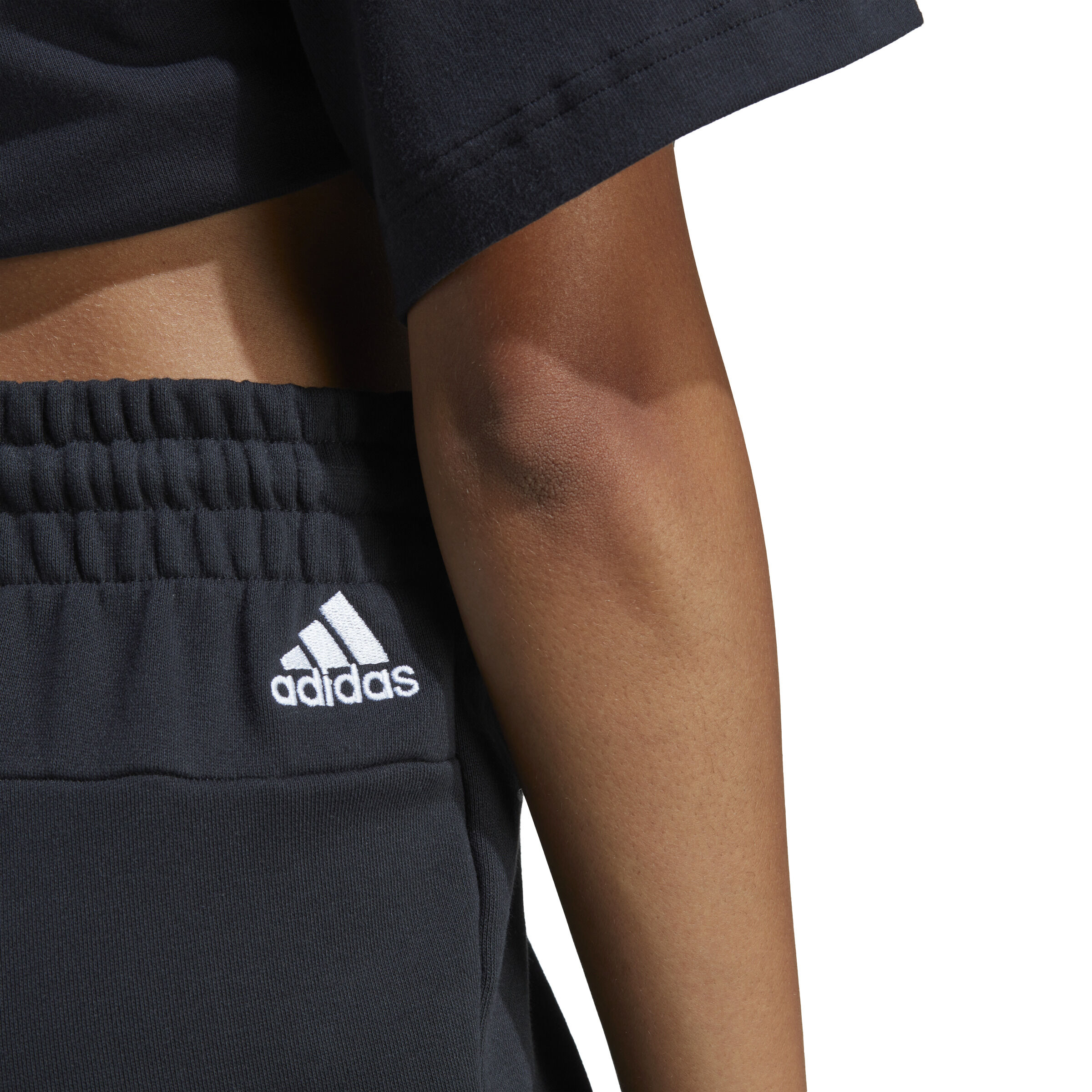 Essentials Linear French Terry Shorts Damen - Schwarz