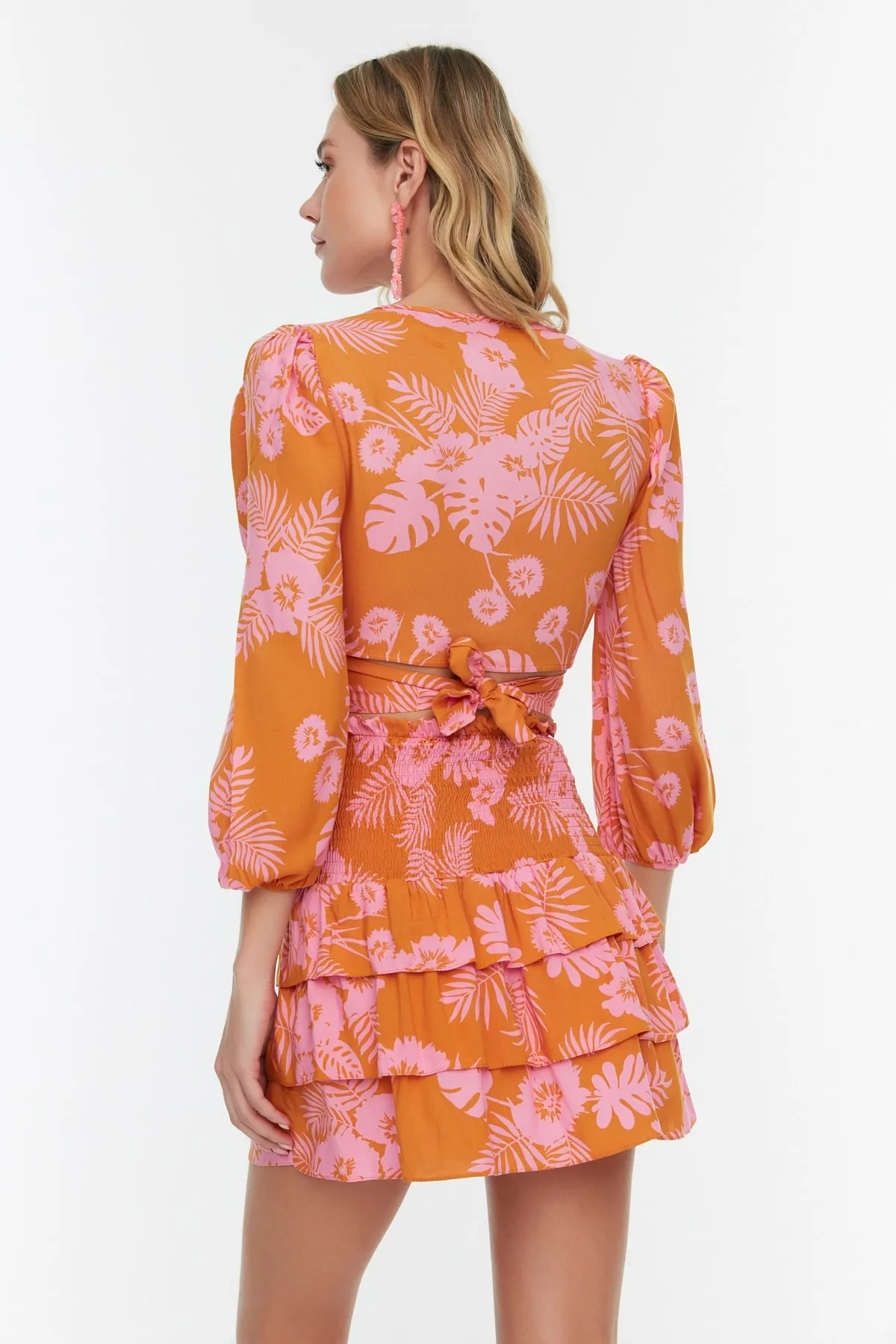 Trendyol Collection  Set aus Strandoberteil und -unterteil mit Blumenmuster in OrangeTBESS20AU0033