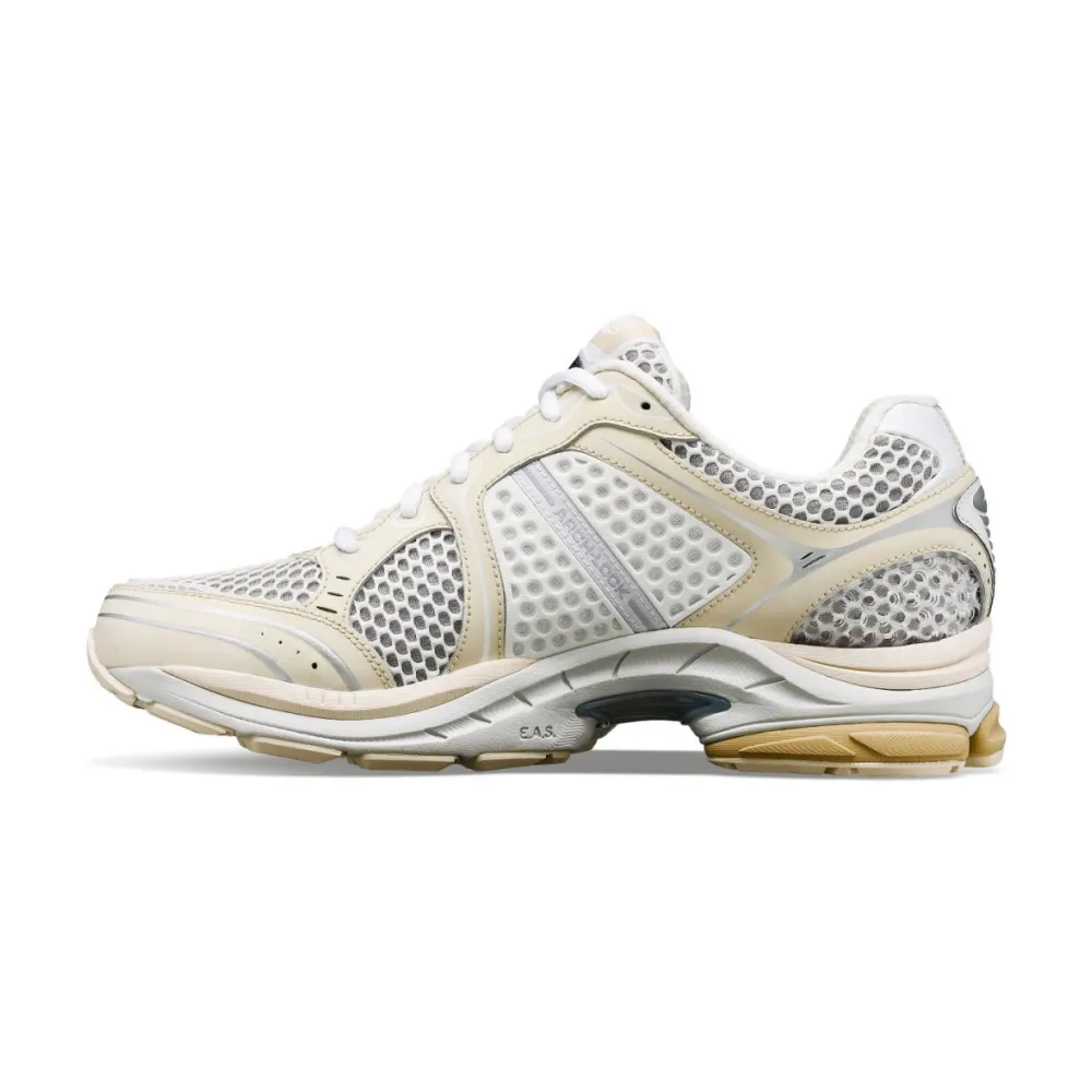 Saucony X Highsnobiety ProGrid Triumph 4 S70821-1 / weiss
