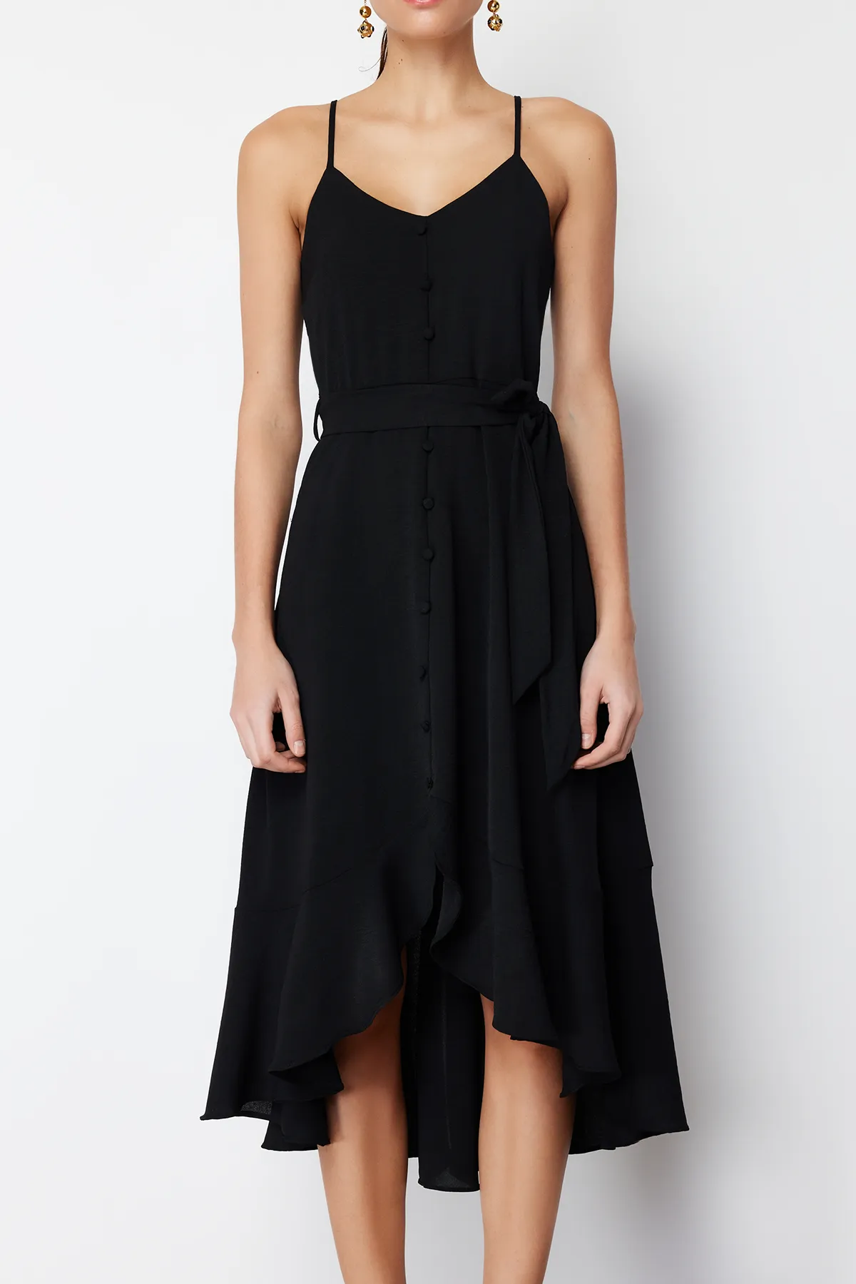 Trendyol Collection  Schwarzes, gewebtes Maxikleid in A-Linie/Glockenform mit Volant und Gürtel TWOSS23EL02271