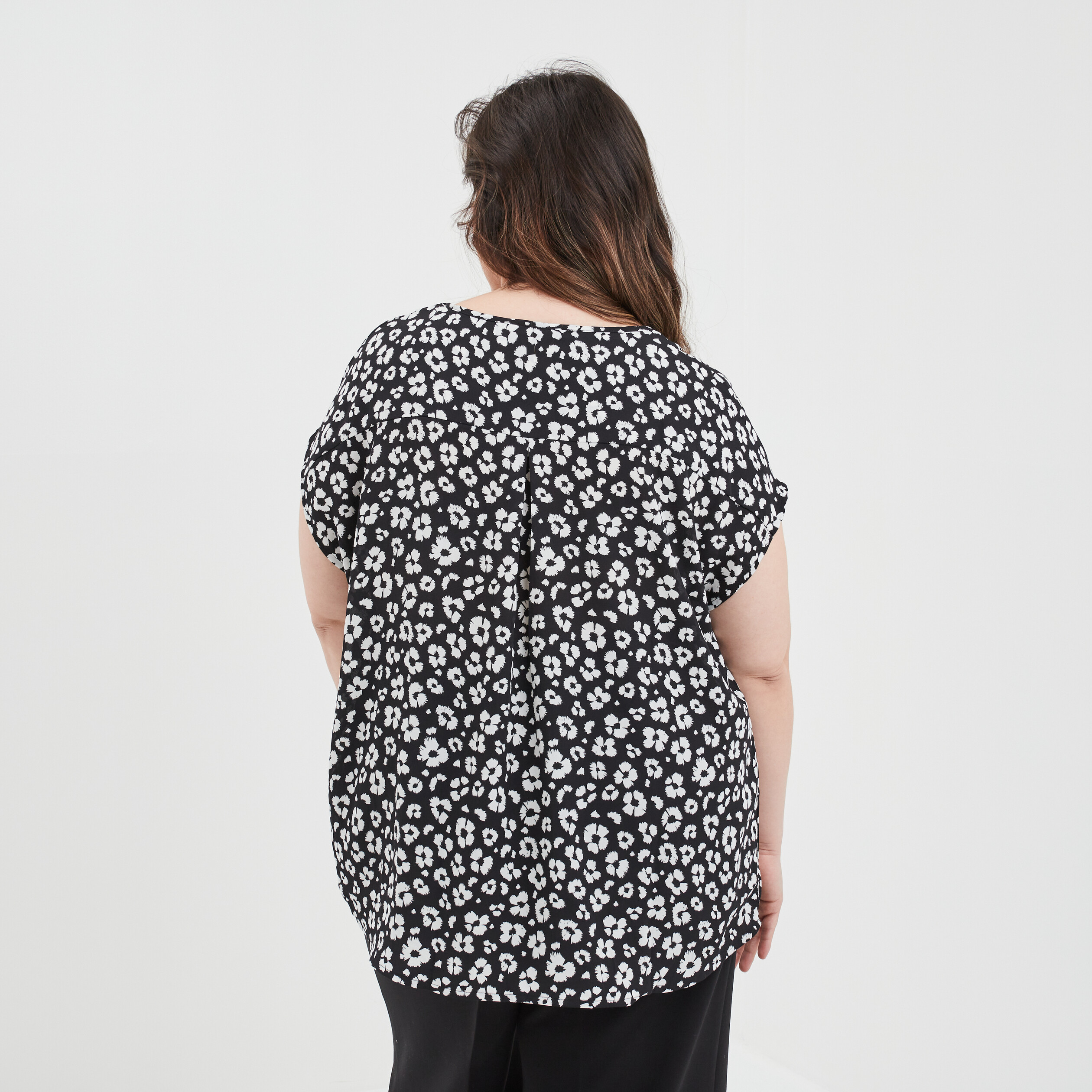 Blouse col en V manches courtes noir femme grande taille | La Halle