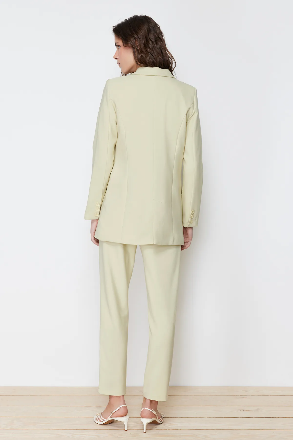 Trendyol Modest  Khakifarbenes Set aus Blazer und Hose – gewebt TCTAW23US00132