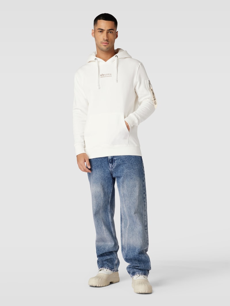 Hoodie mit Känguru-Tasche in offwhite