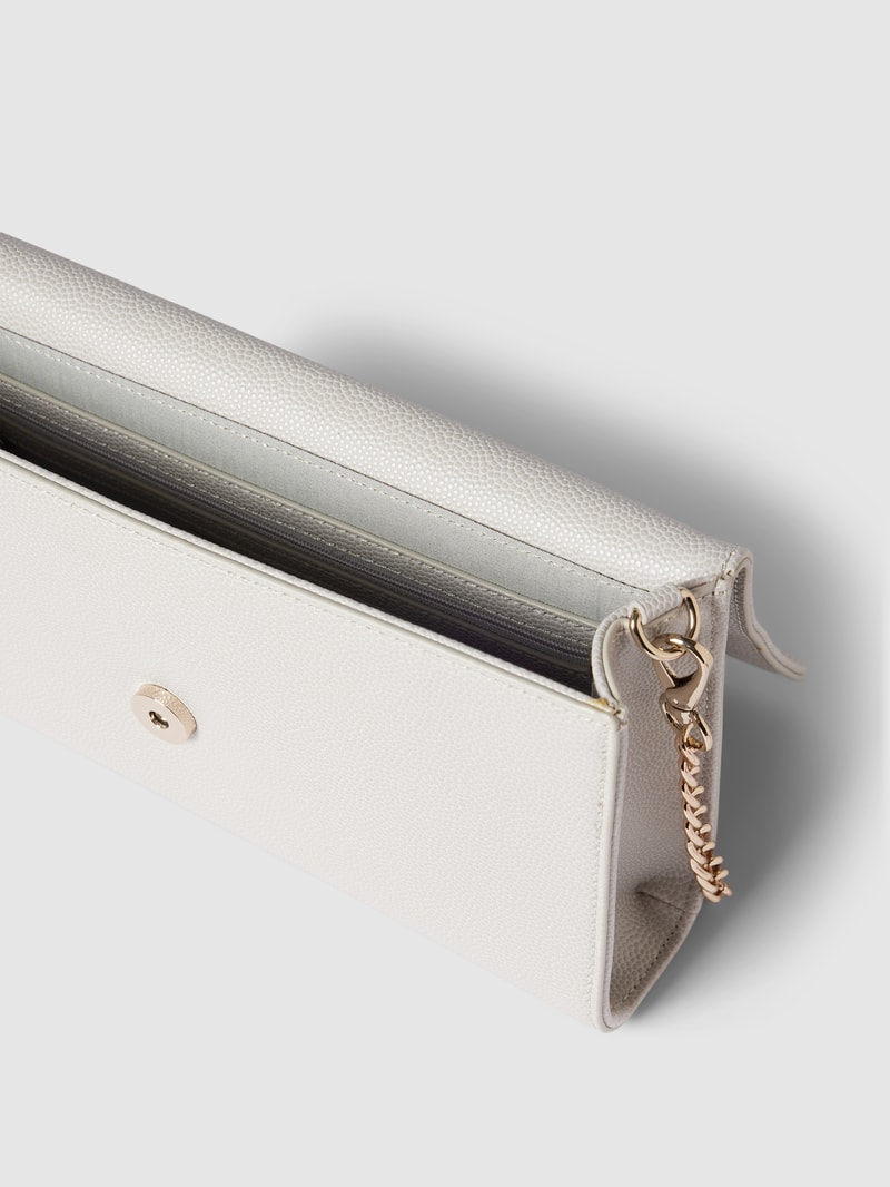 Clutch mit Label-Applikation Modell 'DIVINA' in weiß