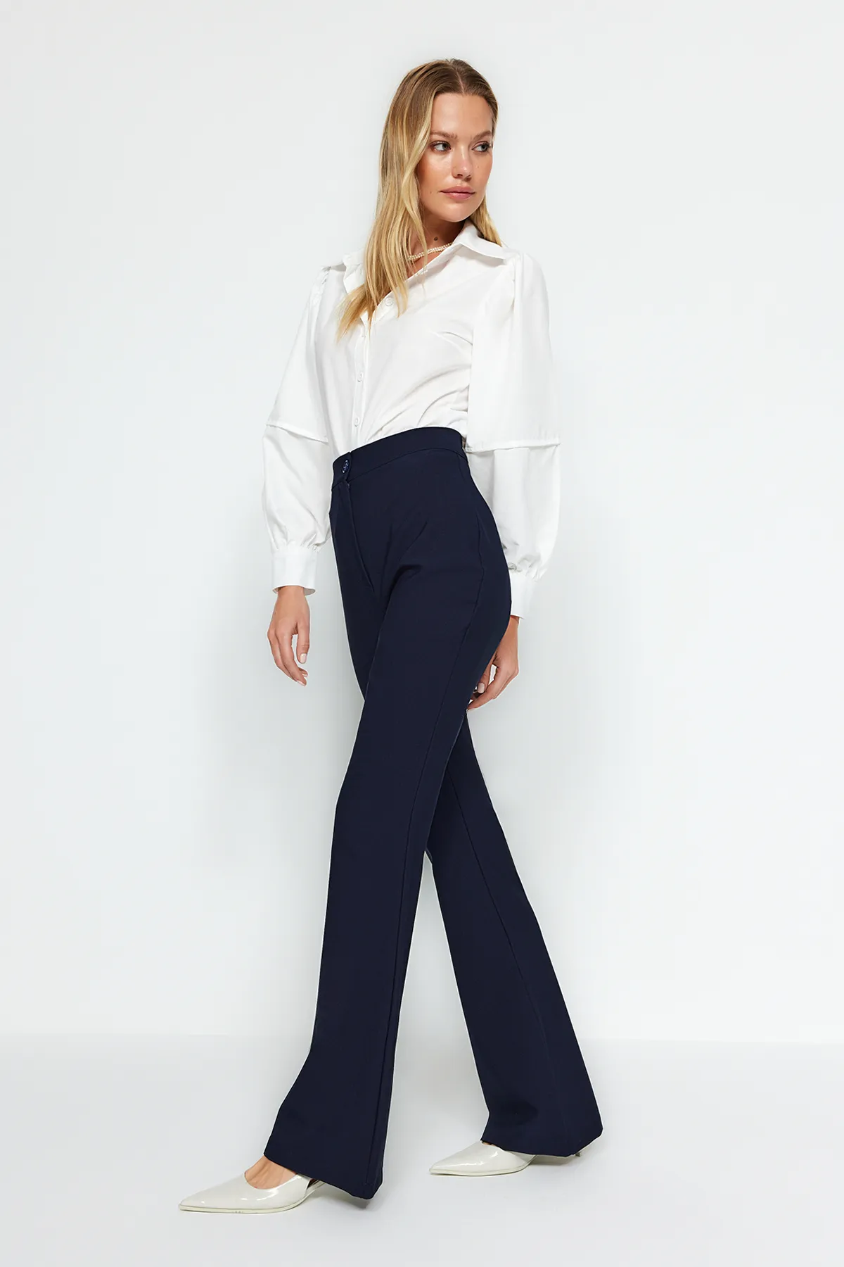 Trendyol Collection  Marineblaue Schlaghose aus Webstoff TOFAW19BB0581