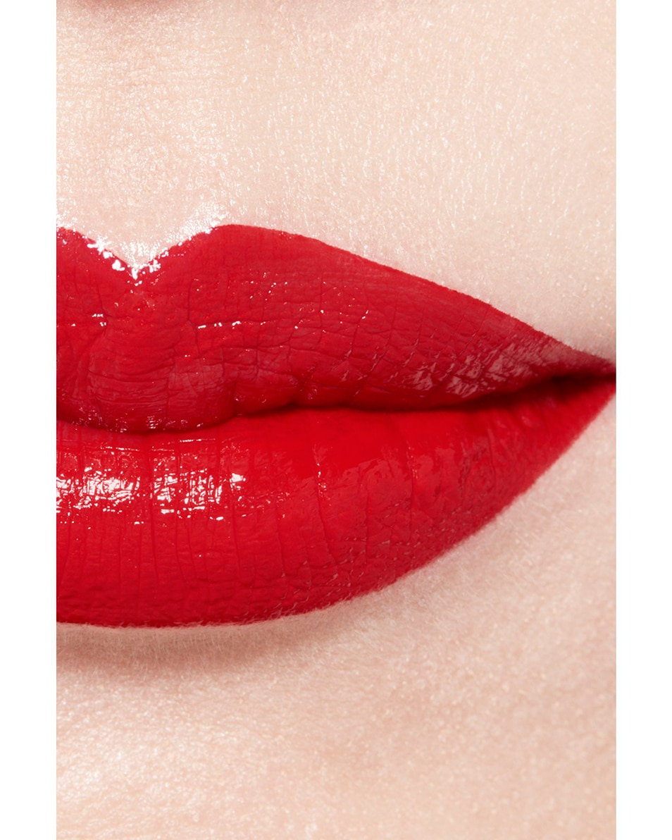 CHANEL rouge coco bloom   DE LANGHOUDENDE HYDRATERENDE EN VOLLER MAKENDE LIPPENSTIFT, VOOR INTENSE KLEUR EN GLANS.