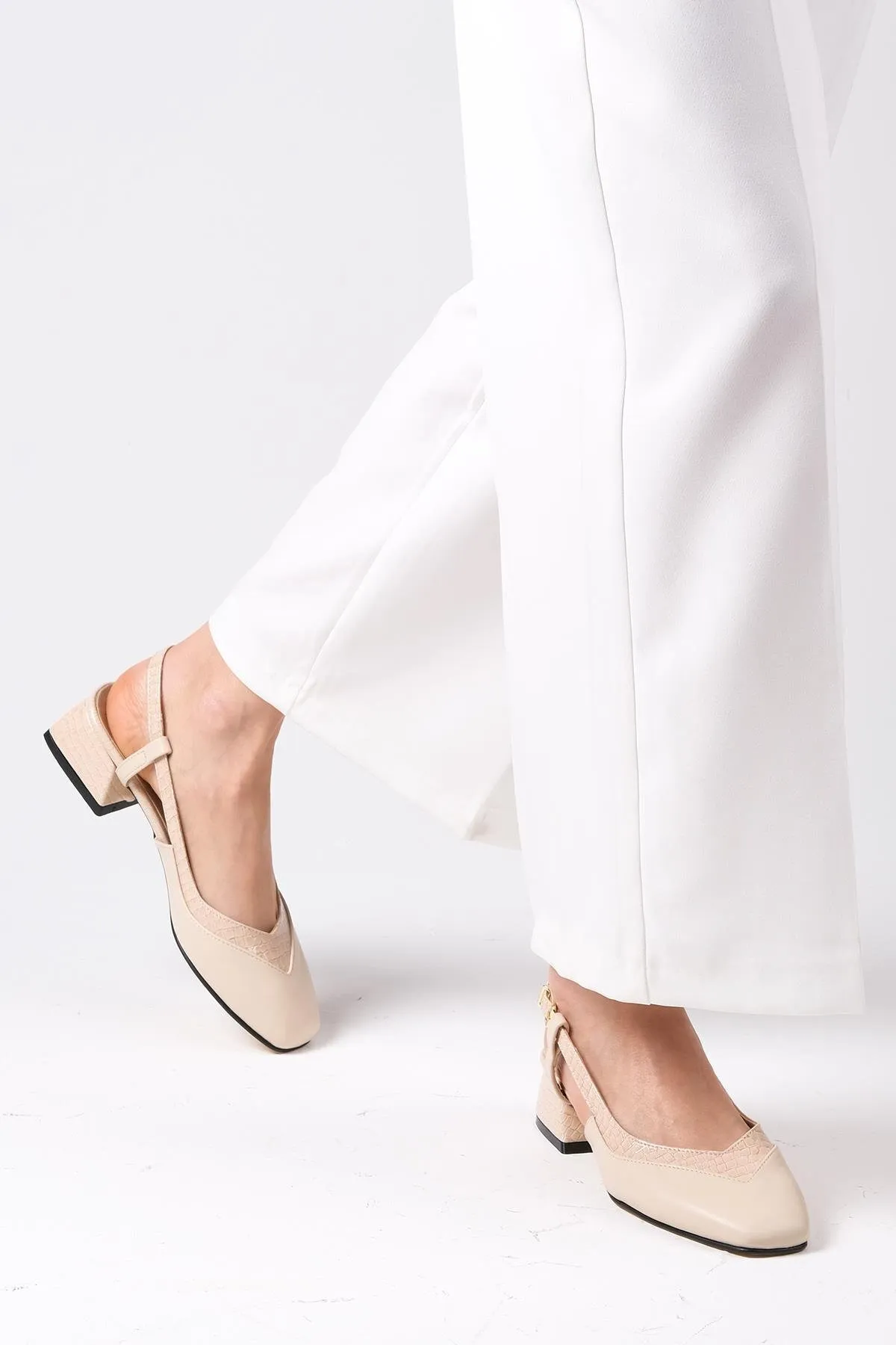 Mio Gusto  Aurelia Beigefarbene Damenschuhe mit offenem Rücken und kurzem Absatz