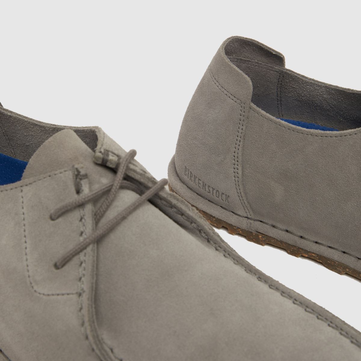 BIRKENSTOCK – Ljusgrå utti-skor med snörning