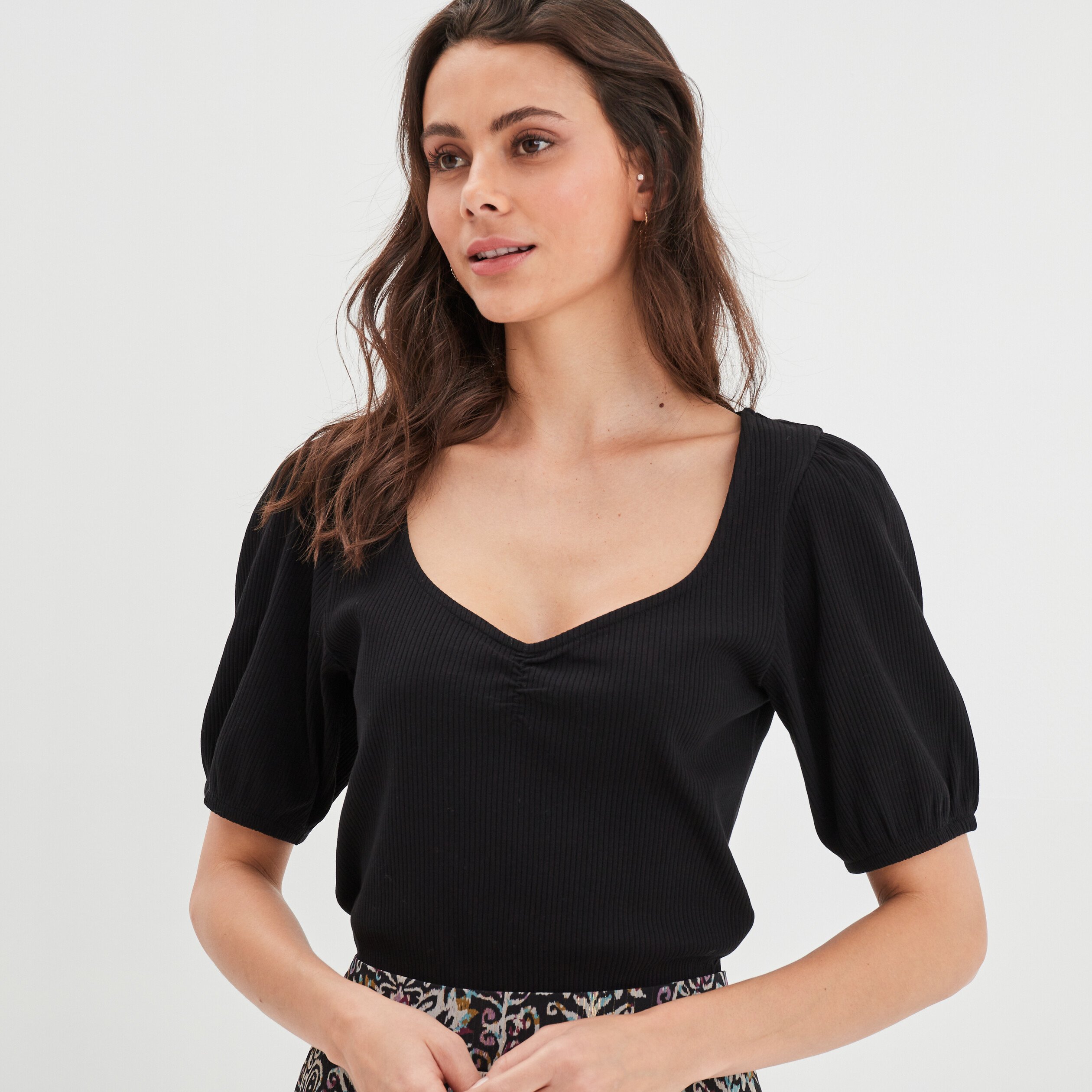 T-shirt manches ballons col en V noir femme | La Halle