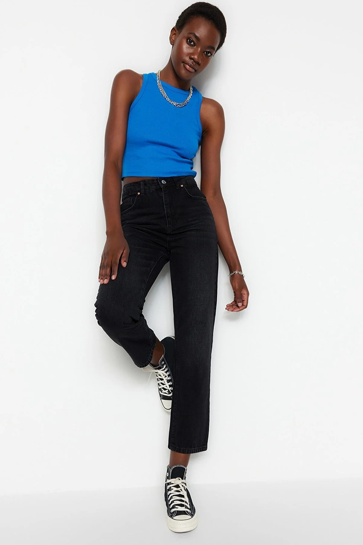Trendyol Collection  Schwarze gerade Jeans mit hoher Taille TWOSS23JE00089