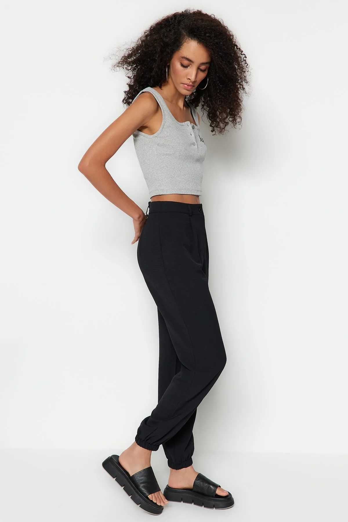 Trendyol Collection  Schwarze Hose TWOSS23PL00165