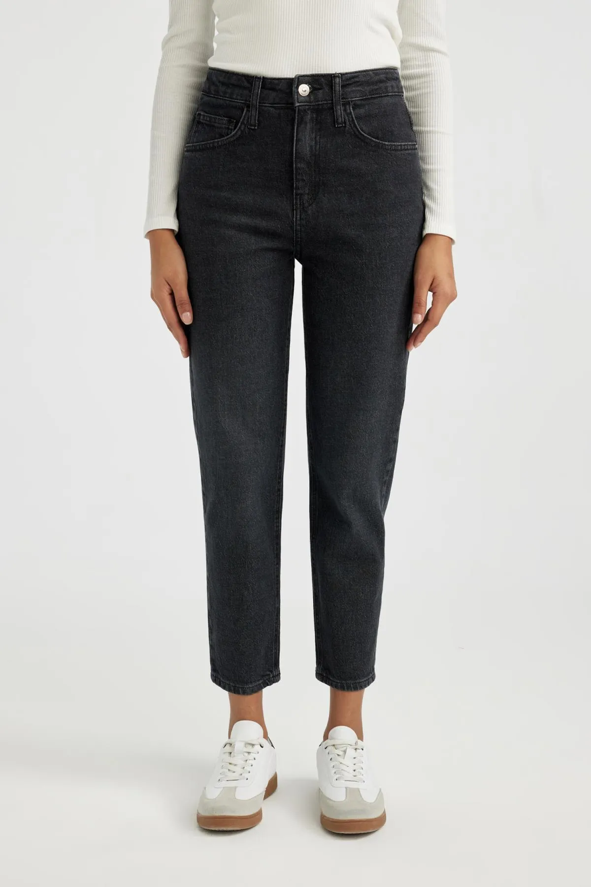 DeFacto  Bequeme Jeanshose mit hoher Taille und Knöchellänge in Mom-Passform B7038ax24sp