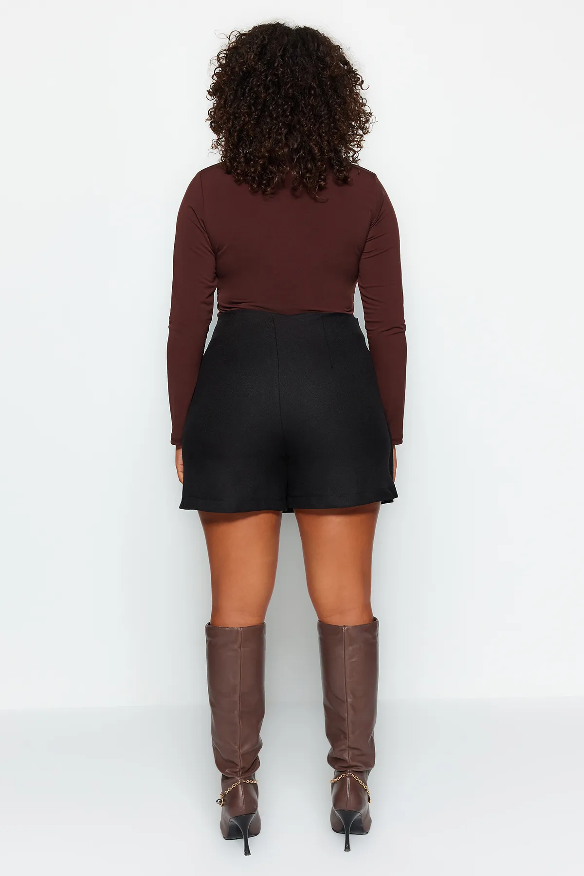 Trendyol Curve  Schwarzer schlichter Shorts-Rock Finike gewebter Plus-Size-Rock TBBAW24AP00002