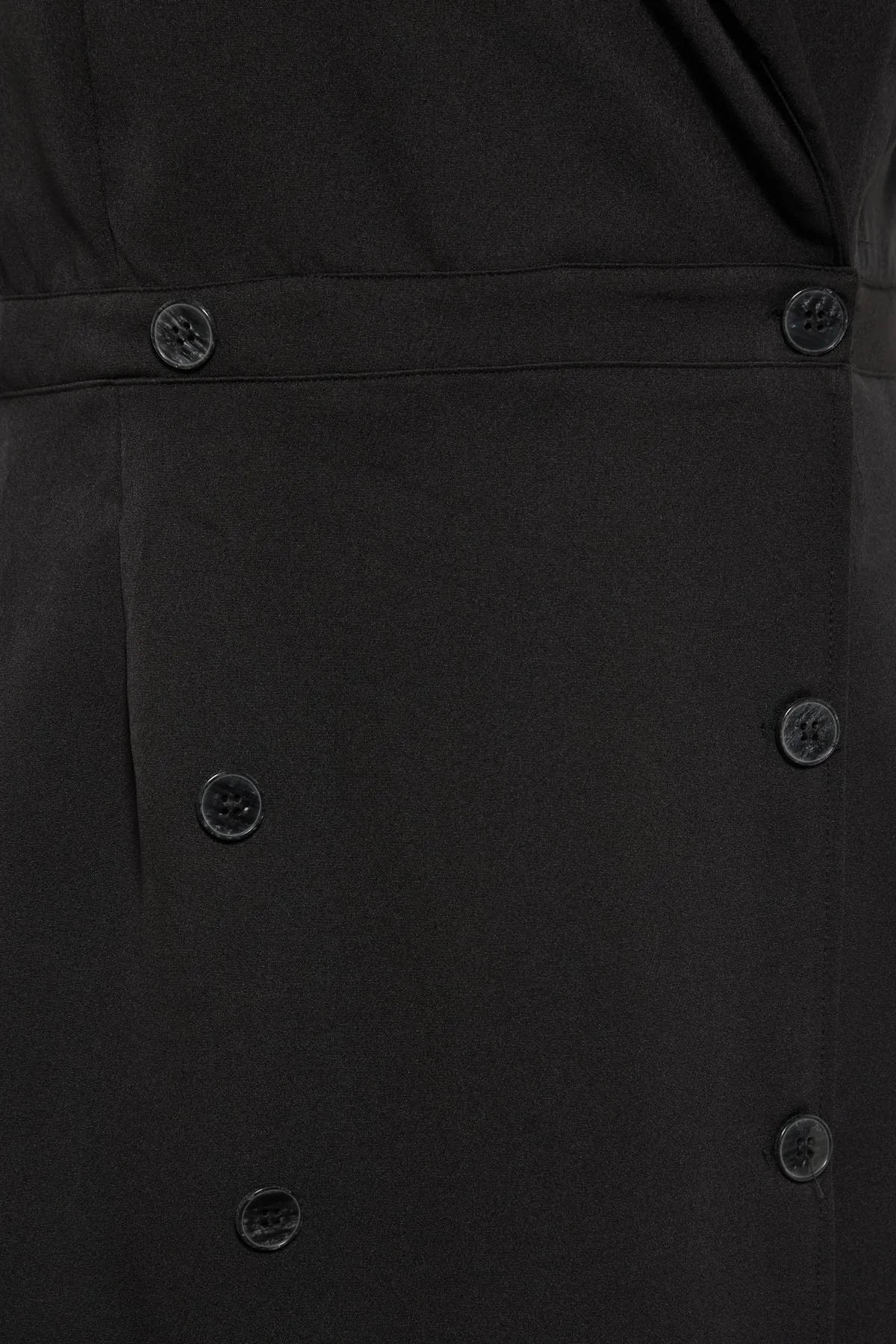 Trendyol Curve  Schwarzes, ungefüttertes, gewebtes Mini-Jackenkleid mit Dreiviertelärmeln in Übergröße TBBAW23AH00042