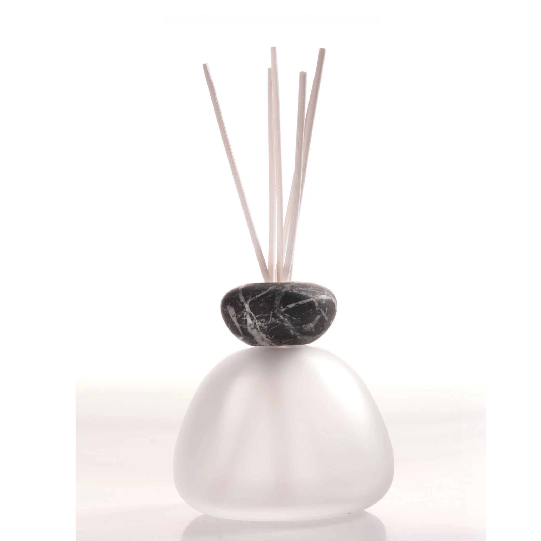 Air Design Marmor-Diffusor – Satin mit schwarzer Kappe – Duftdiffusor