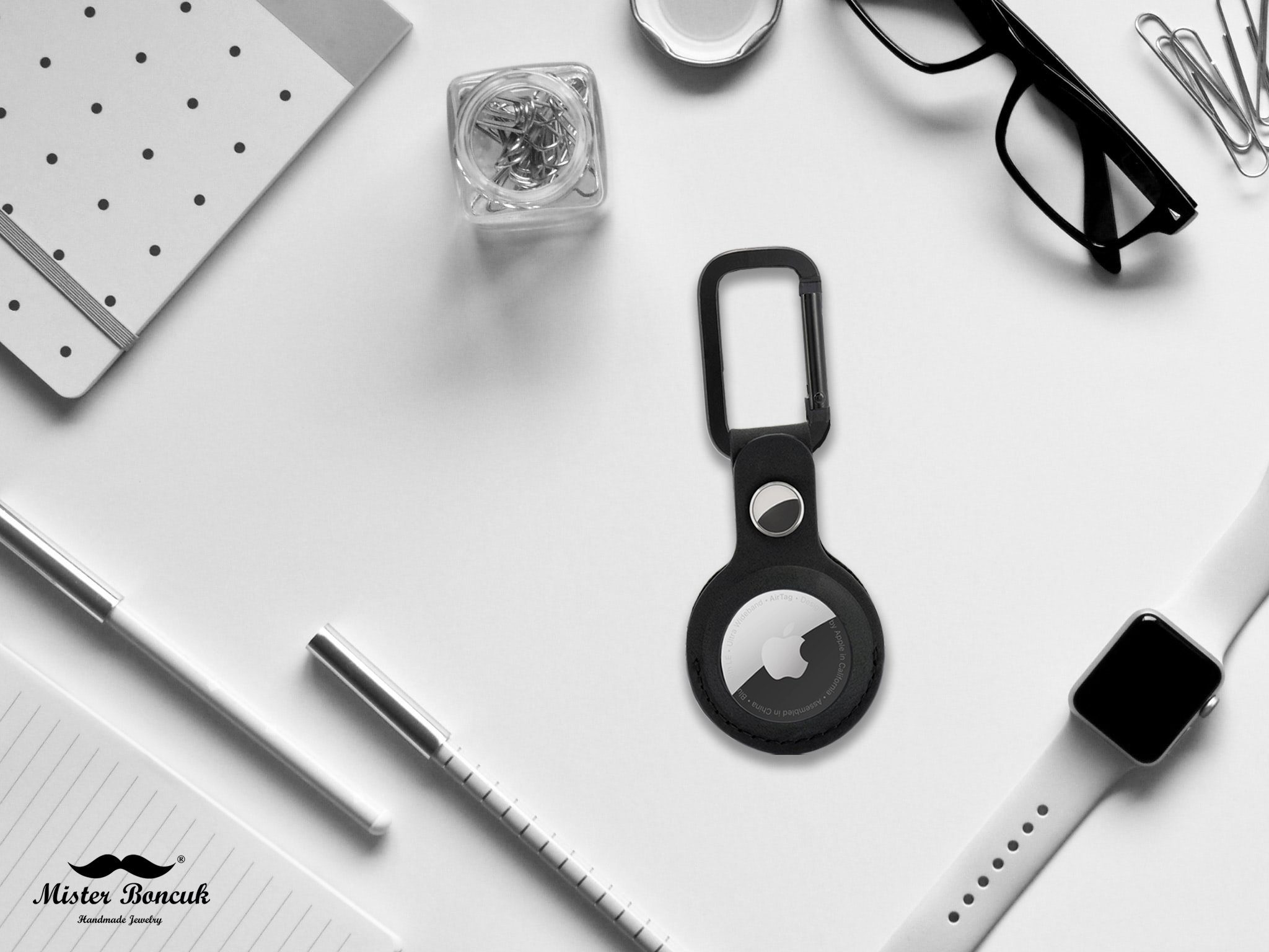Mister Boncuk Handmade Jewelry Schlüsselanhänger Echtleder Schutzhülle für Apple AirTag mit Karabiner (Anti-Kratz rundum AirTag Hülle, AirTag Schlüsselanhänger mit Karabiner), Airtag Schutzhülle