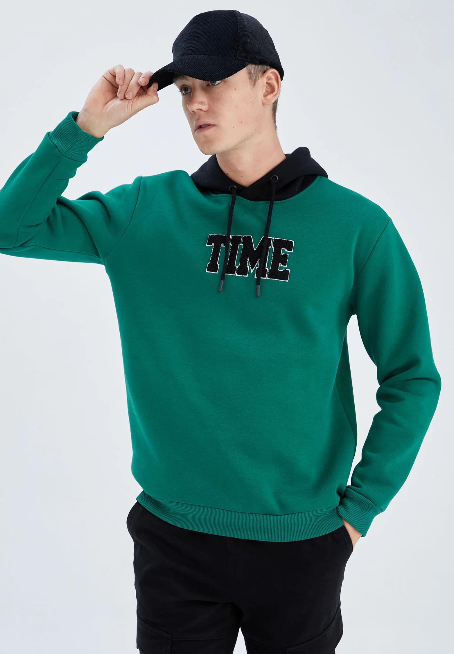 Sudadera con capucha DeFacto REGULAR FIT