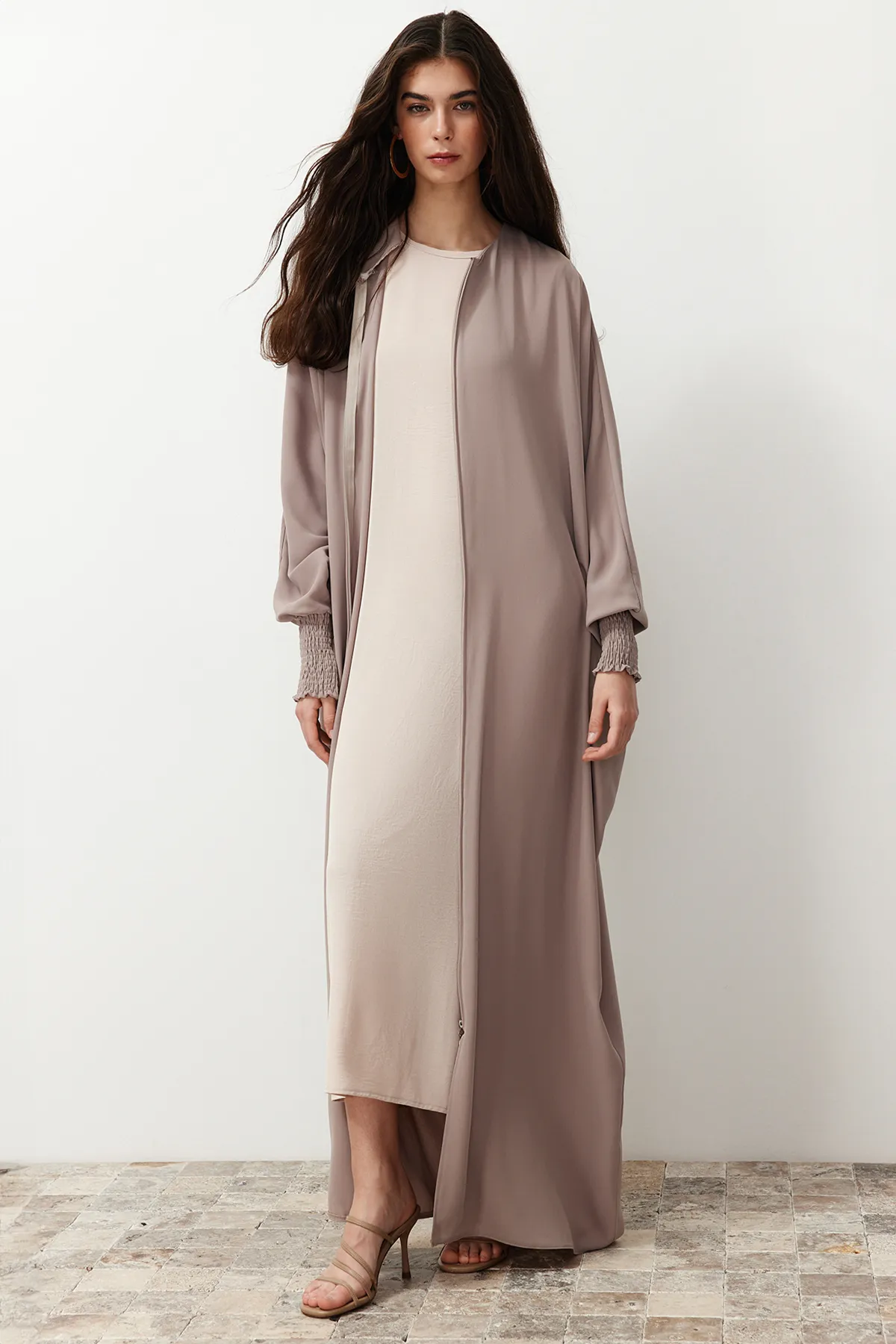 Trendyol Modest  Beige gewebte Mütze mit breiter Passform & Ferace & Abaya TCTSS24KF00021