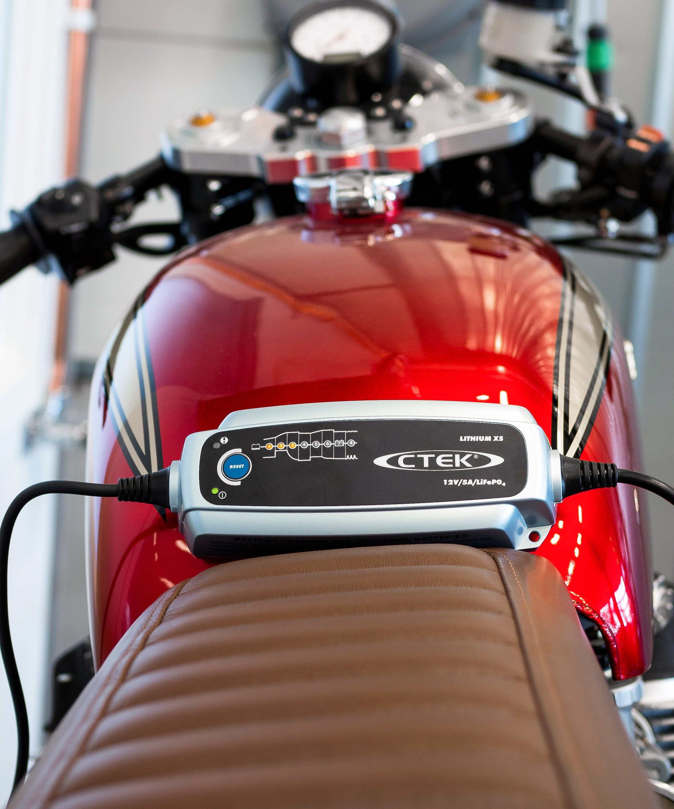 CTEK Lithium XS Batterie-Ladegerät (Automatisches Laden von Lithium-Ionen-Batterien (12 V LiFePO)