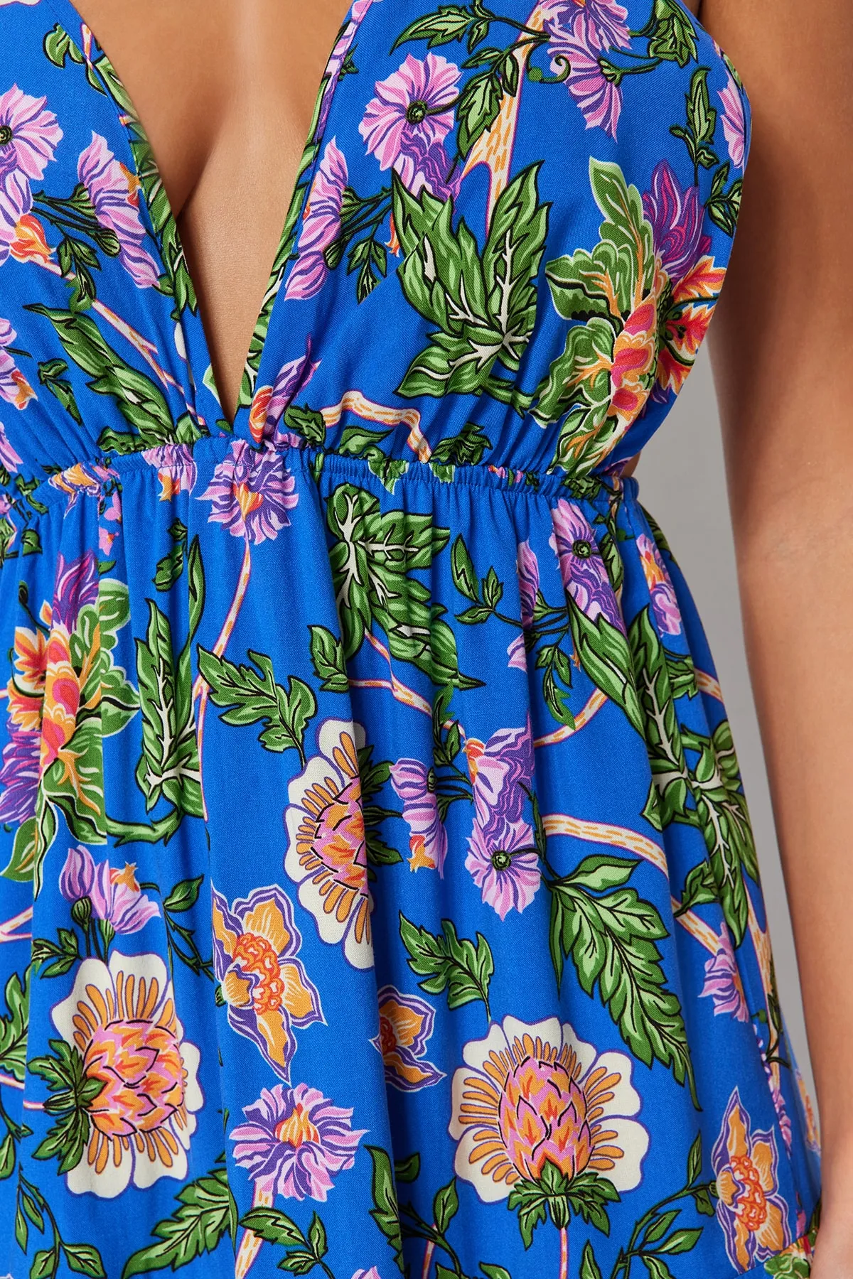 Trendyol Collection  Gewebtes Maxi-Strandkleid zum Binden mit Blumenmuster TBESS23EL00146