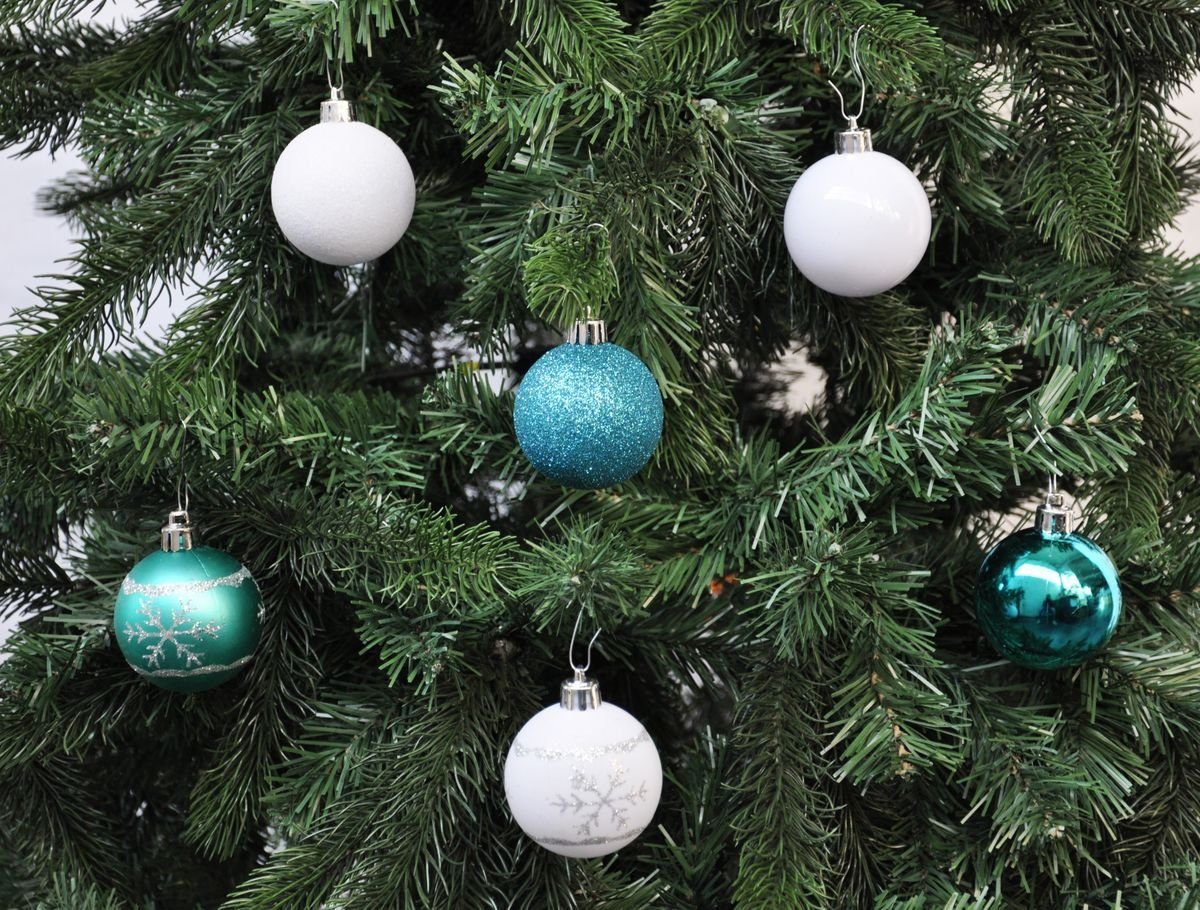 JACK Christbaumschmuck 64x Kunststoff Christbaumkugeln Ø 6cm Baum Kugeln inkl. Aufhänger, Mit praktischer Aufbewahrungsbox, Optik: matt / glänzend / glitzernd