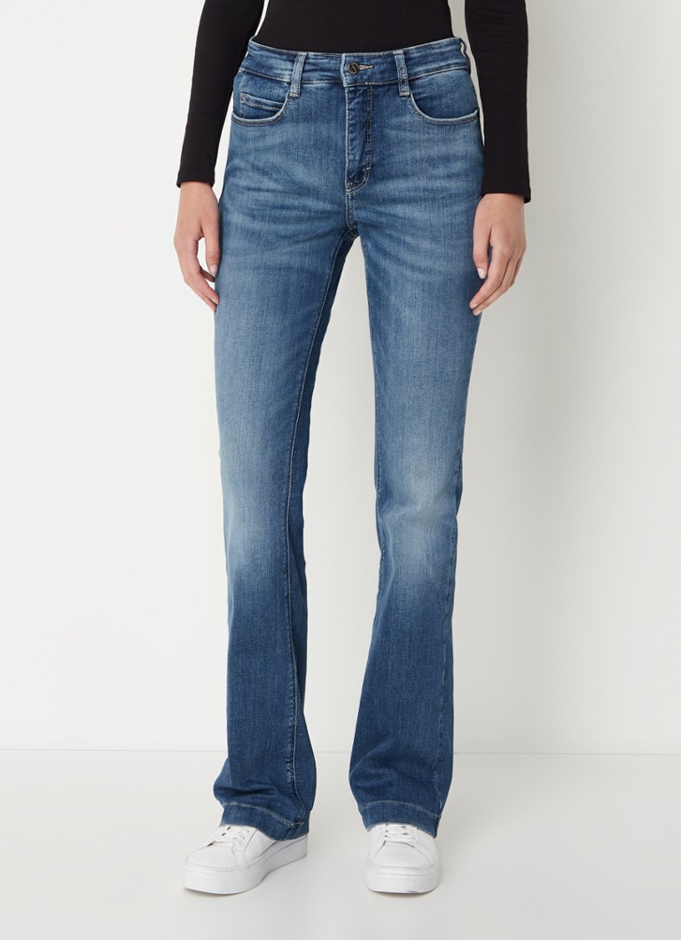 Jeansy MAC Jeans Dream ze średnim stanem i rozszerzanymi nogawkami, wykonane z elastycznego materiału.