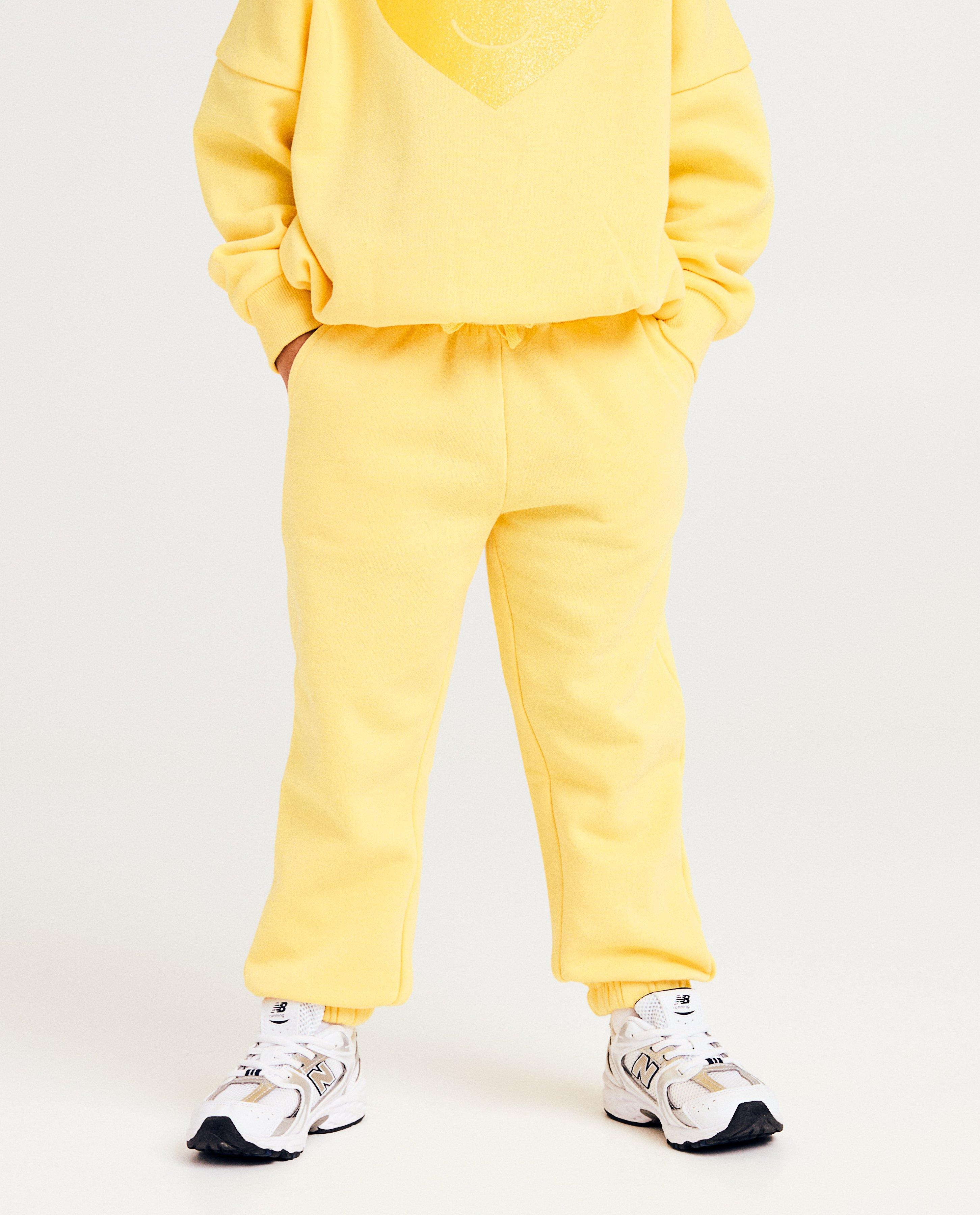 Pantaloni de trening galbeni Besties